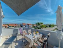 Knus appartement aan zee in Privlaka, 200m van het strand - thumbnail 1