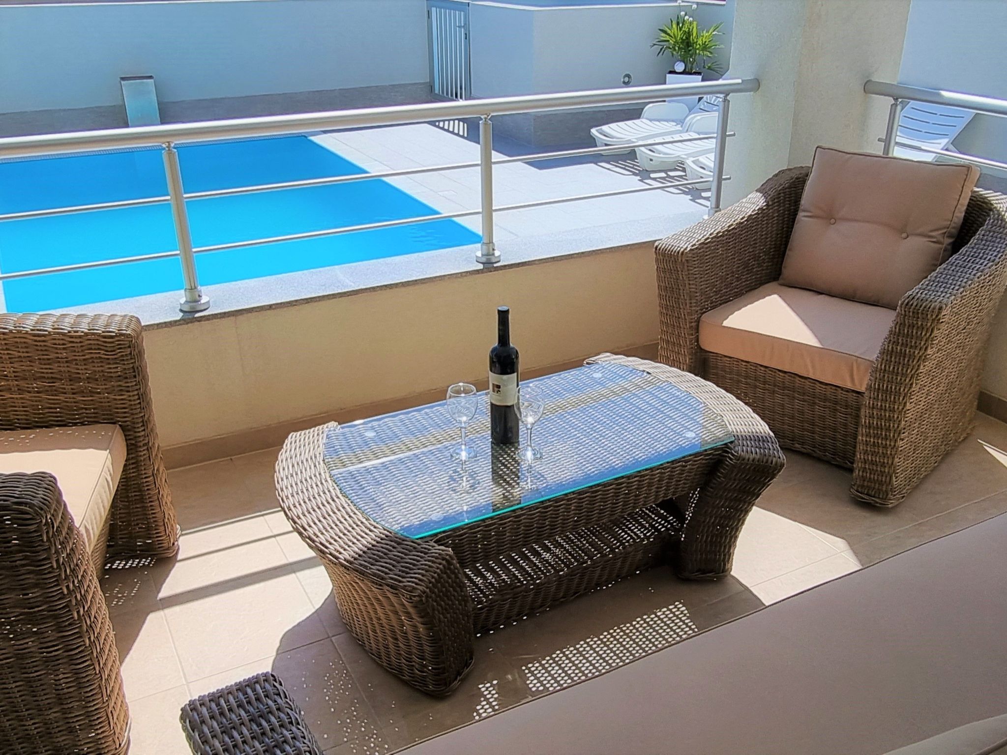 Erdgeschoss-Ferienwohnung mit Garten und Pool-Dedans