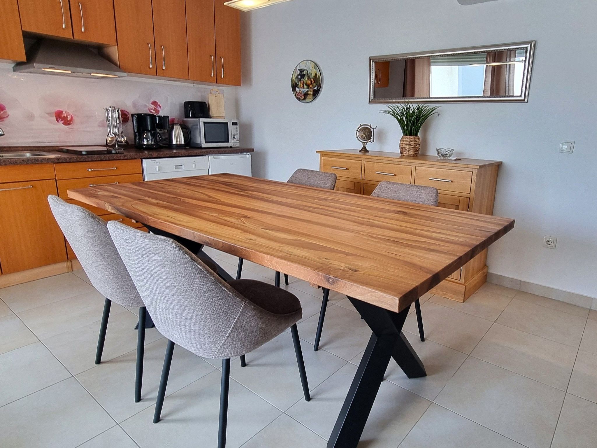 Erdgeschoss-Ferienwohnung mit Garten und Pool-Dedans