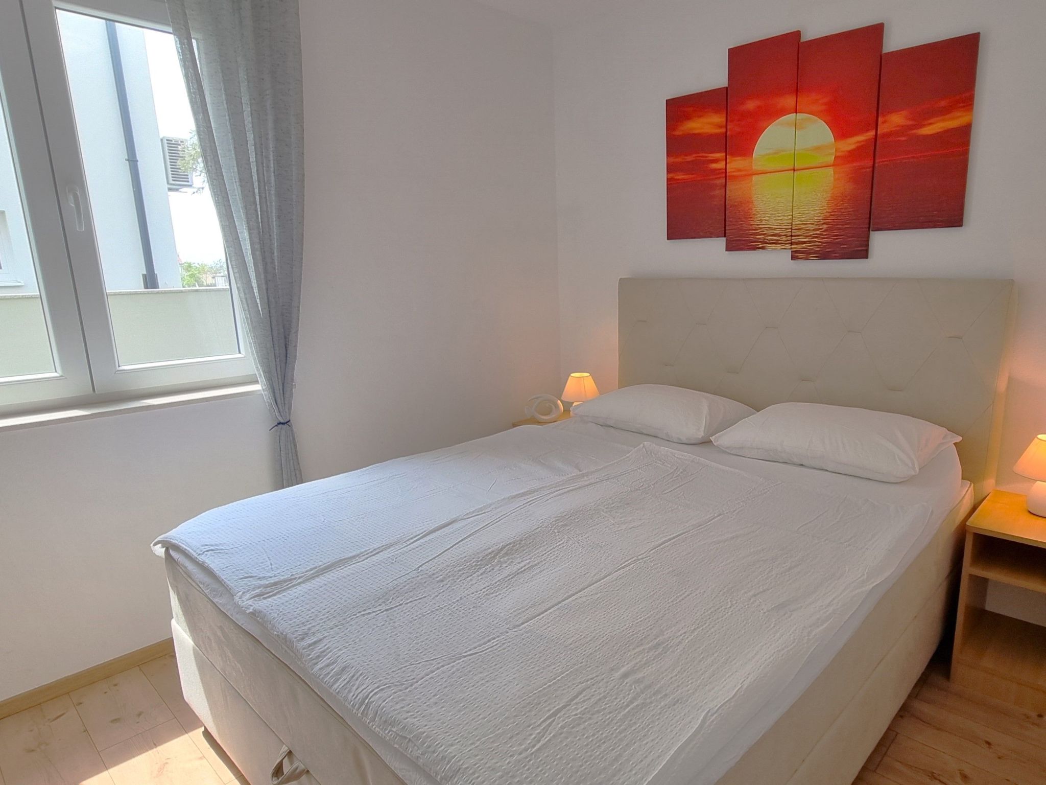 Erdgeschoss-Ferienwohnung mit Garten und Pool-Dedans