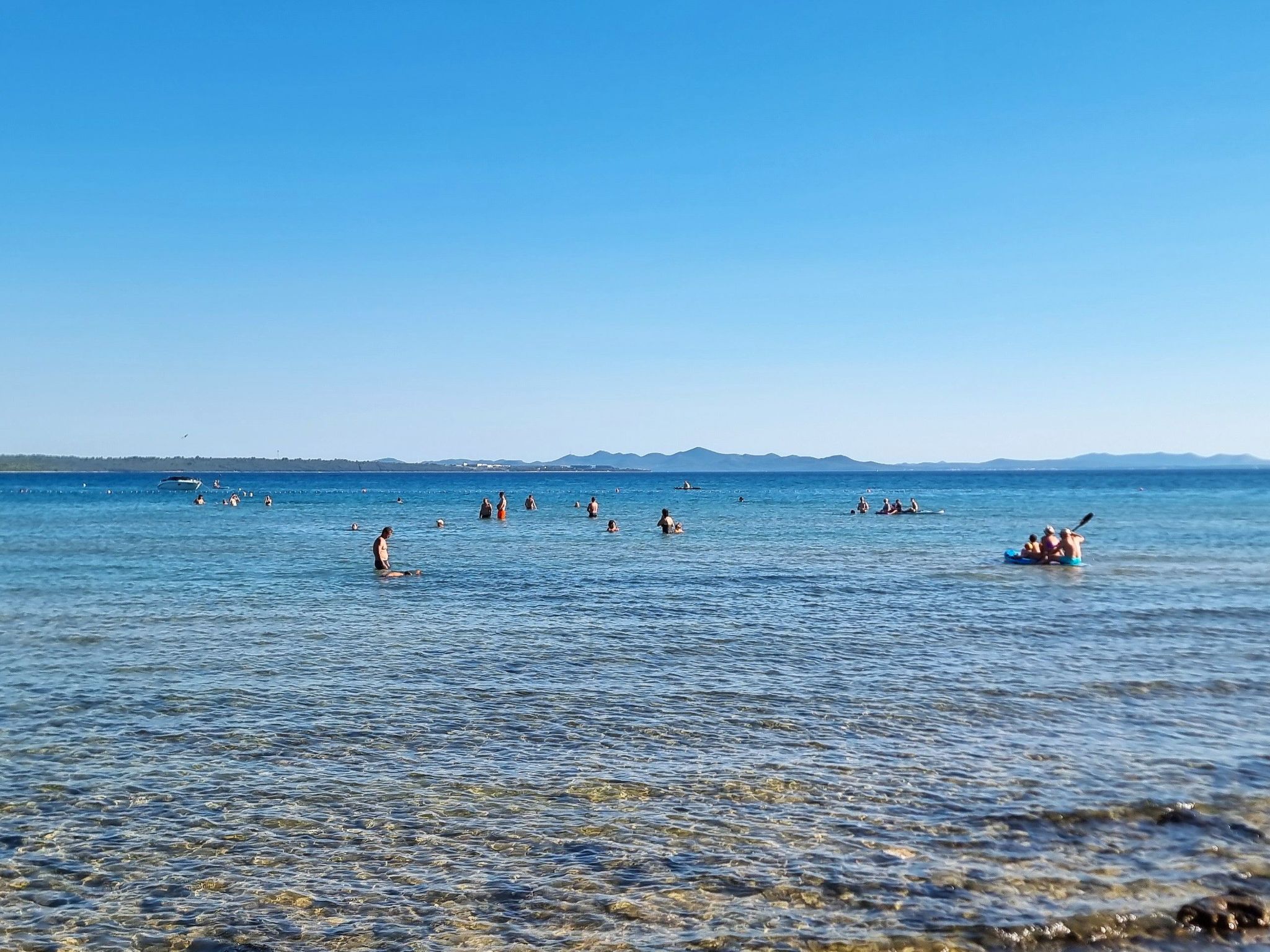 Erdgeschoss-Ferienwohnung mit Garten und Pool-Dedans