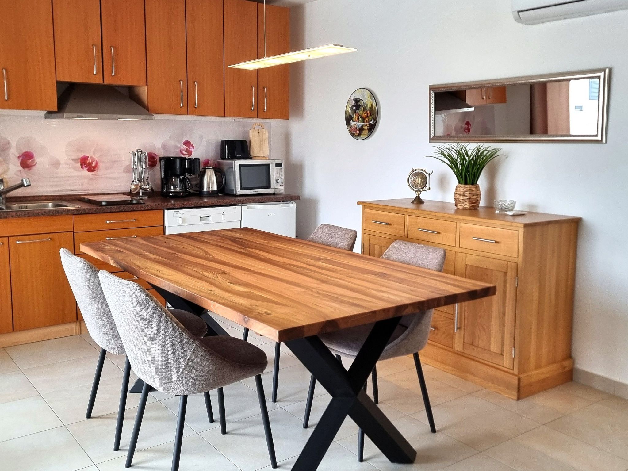 Erdgeschoss-Ferienwohnung mit Garten und Pool-Dedans