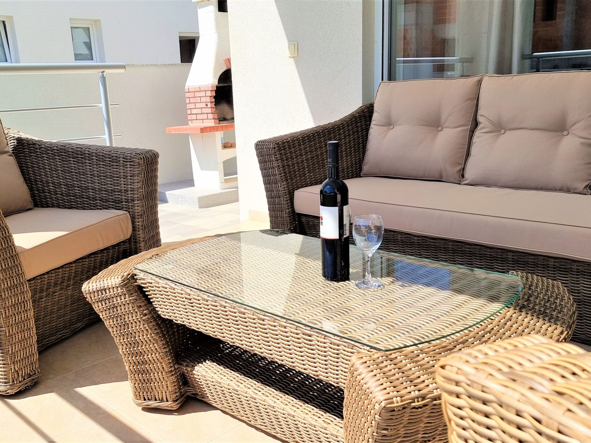 Erdgeschoss-Ferienwohnung mit Garten und Pool-Dedans