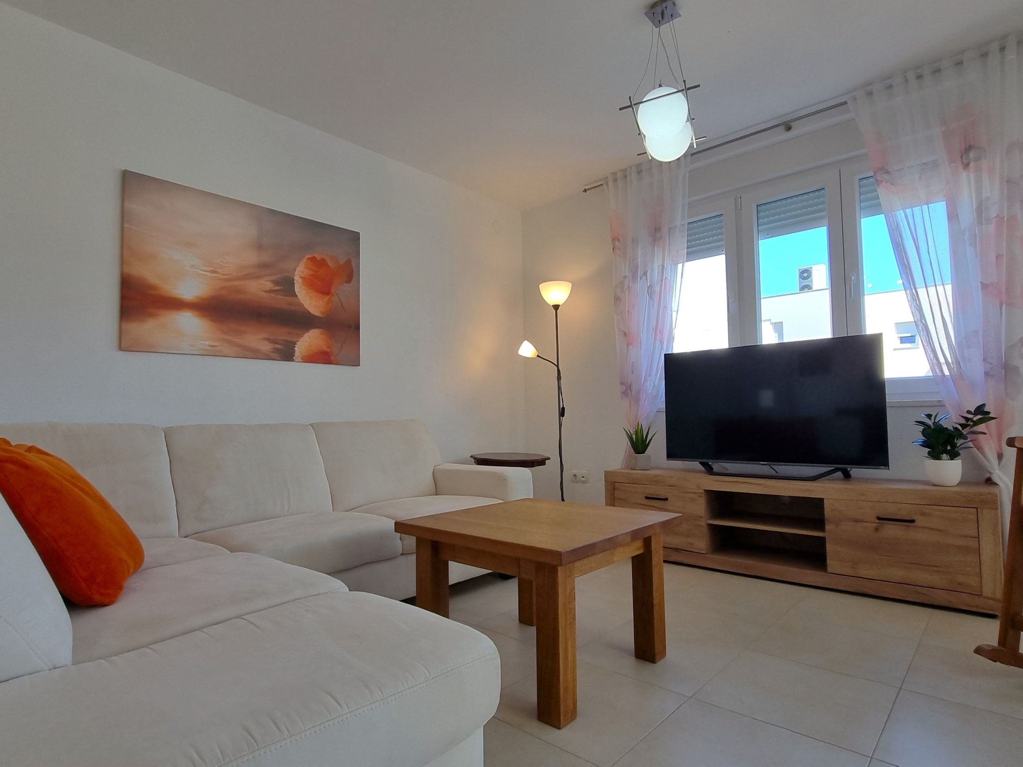 Erdgeschoss-Ferienwohnung mit Garten und Pool-Dedans