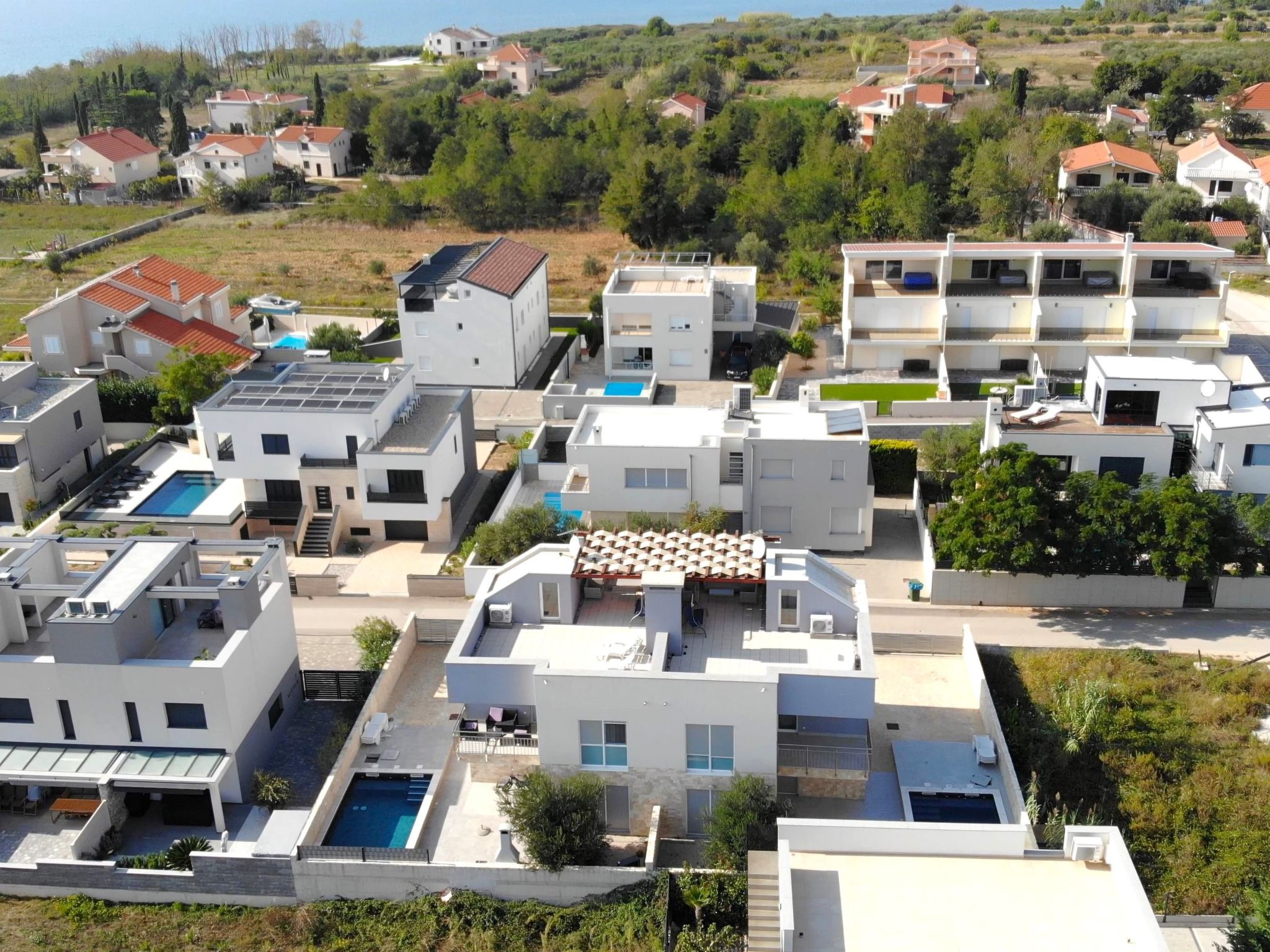 Erdgeschoss-Ferienwohnung mit Garten und Pool-Dedans