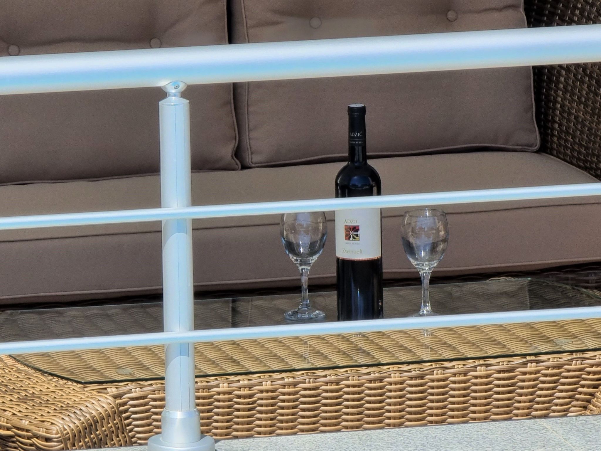 Erdgeschoss-Ferienwohnung mit Garten und Pool-Dedans