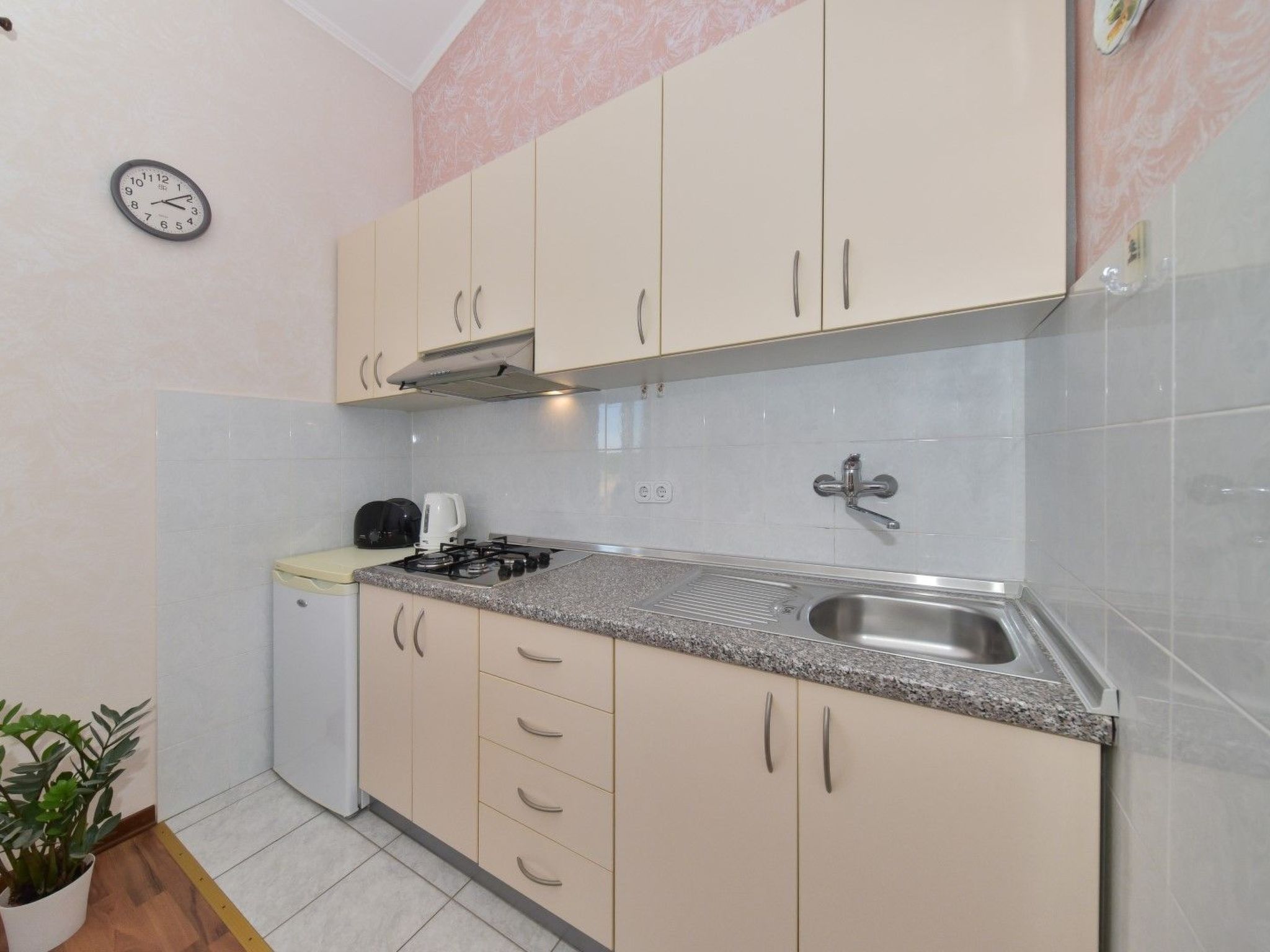 Wohnung mit Blick auf das Wasser-Drinnen