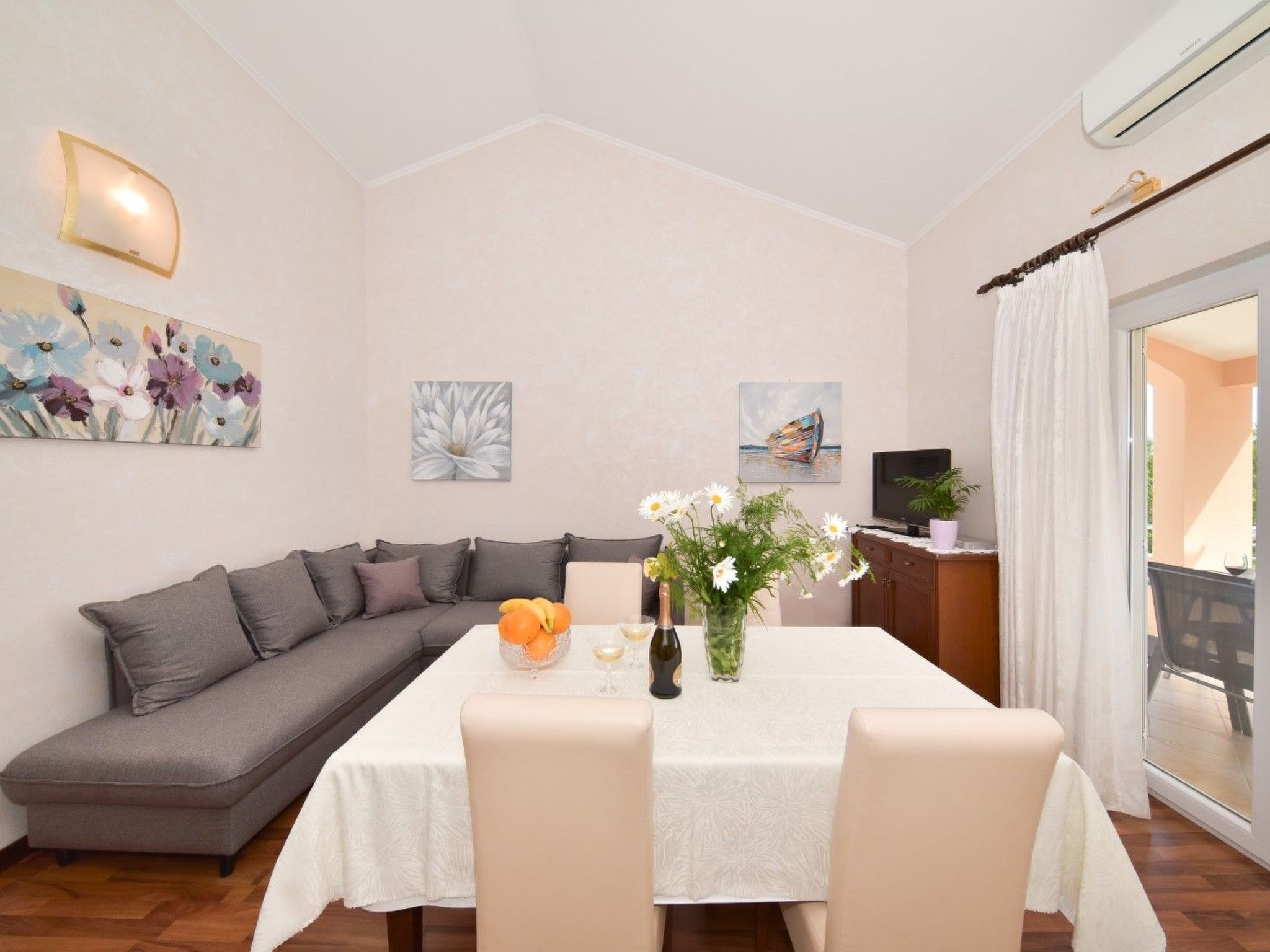 Wohnung mit Blick auf das Wasser-Image-tags.info