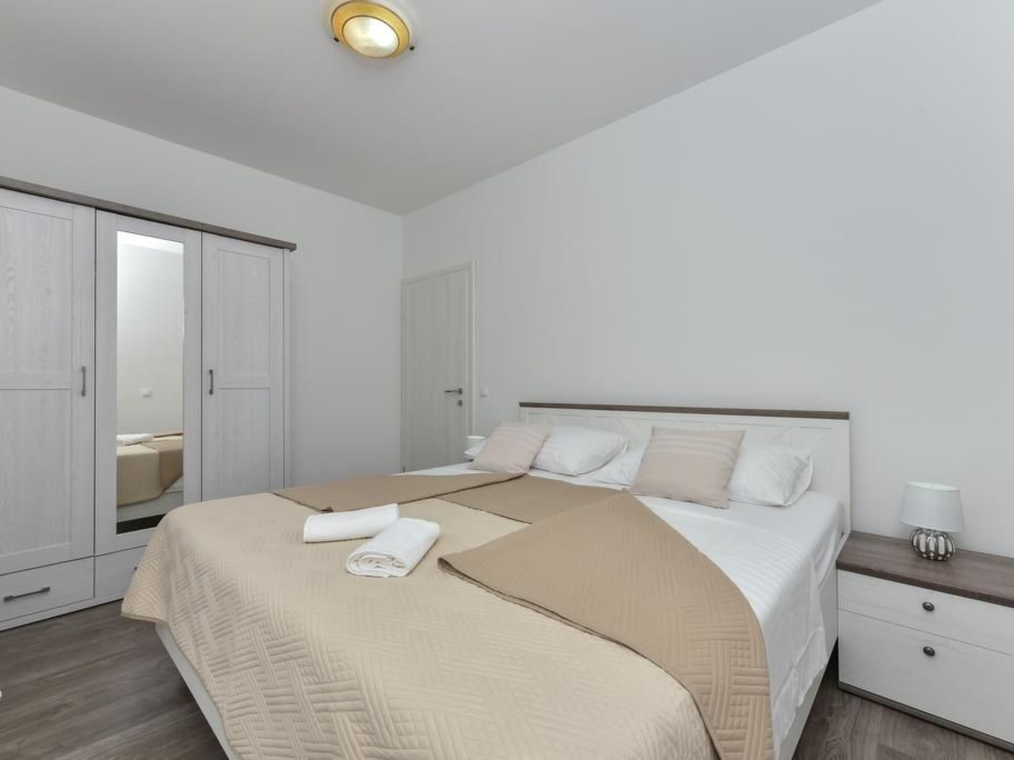 Villa mit Garten, Grill und Terrasse-Drinnen