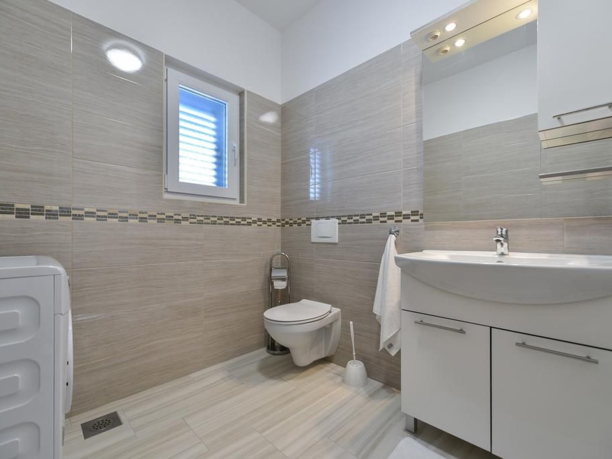 Villa mit Garten, Grill und Terrasse-Drinnen