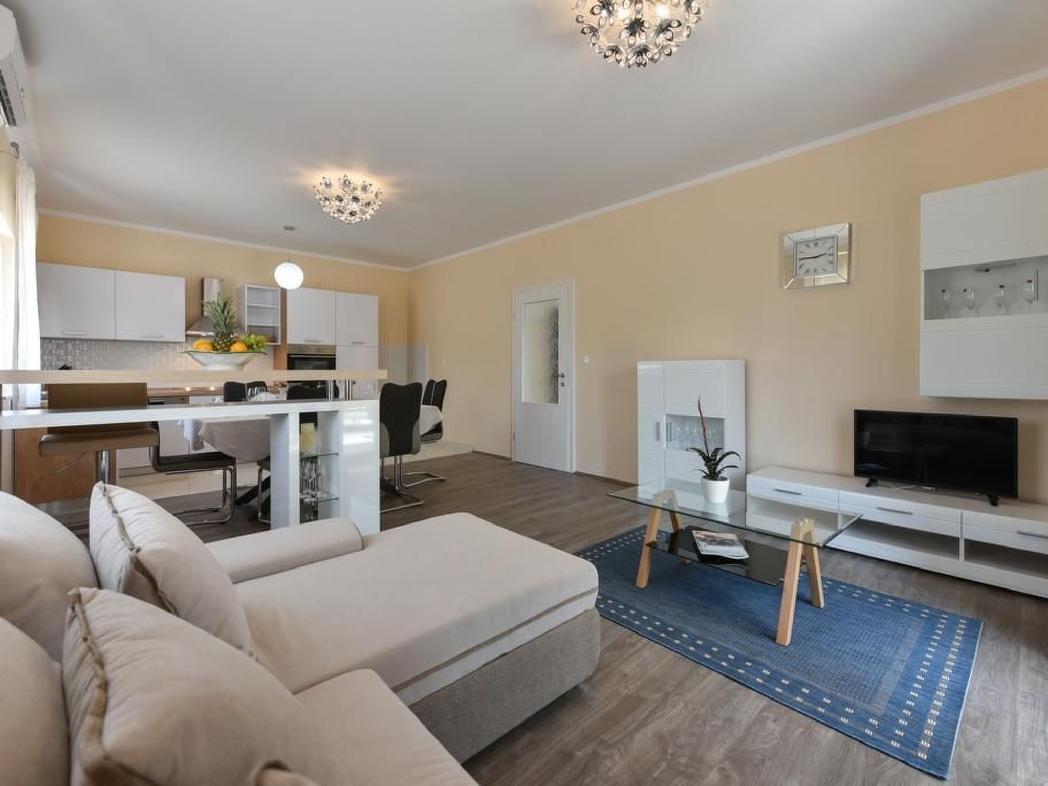 Villa mit Garten, Grill und Terrasse-Drinnen