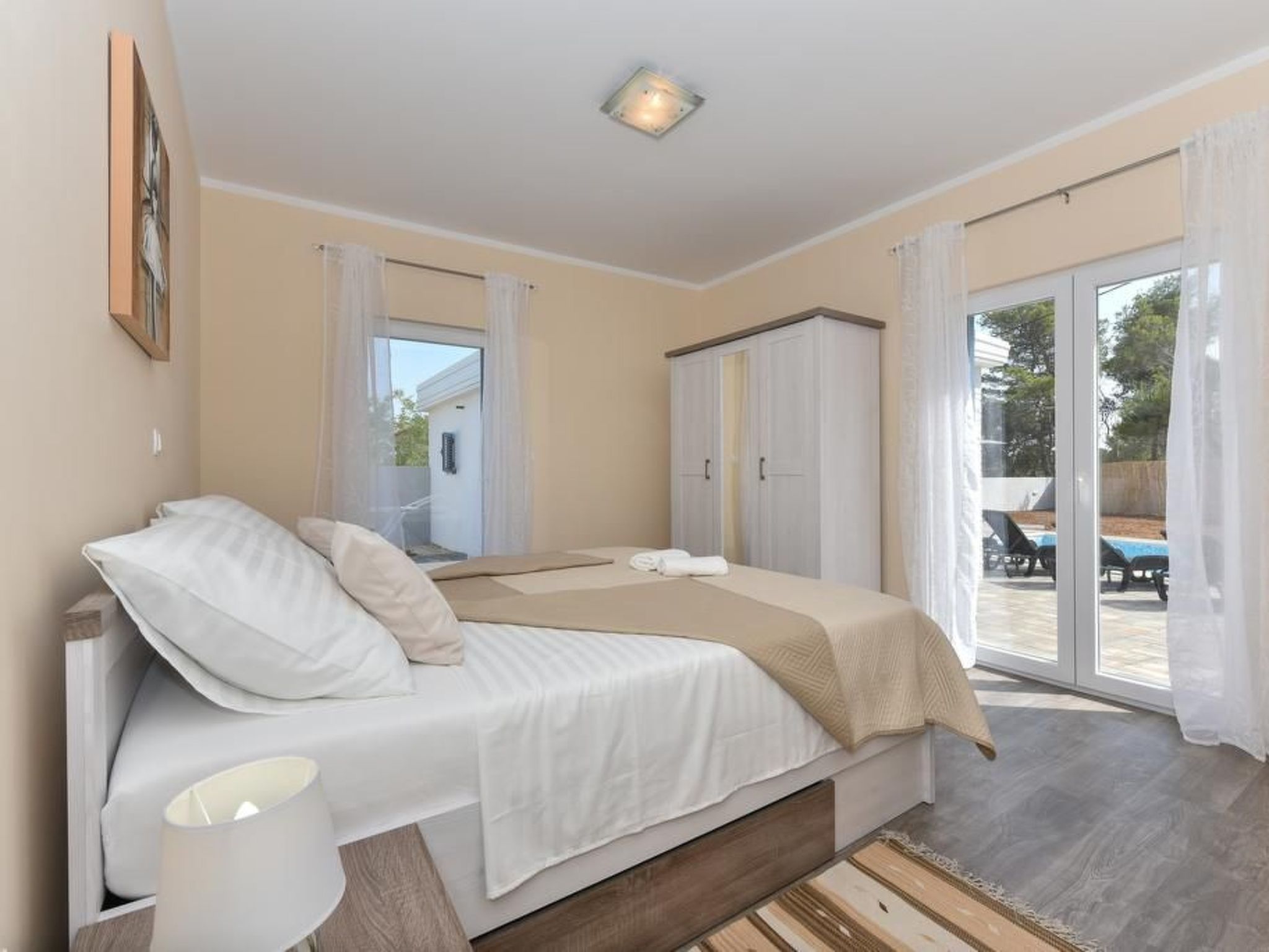 Villa mit Garten, Grill und Terrasse-Drinnen