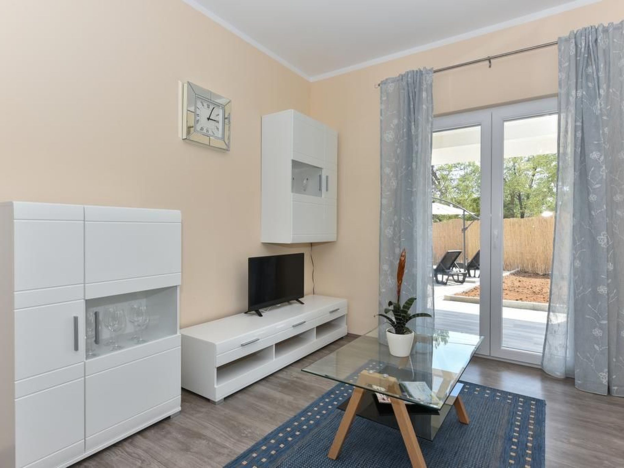 Villa mit Garten, Grill und Terrasse-Drinnen