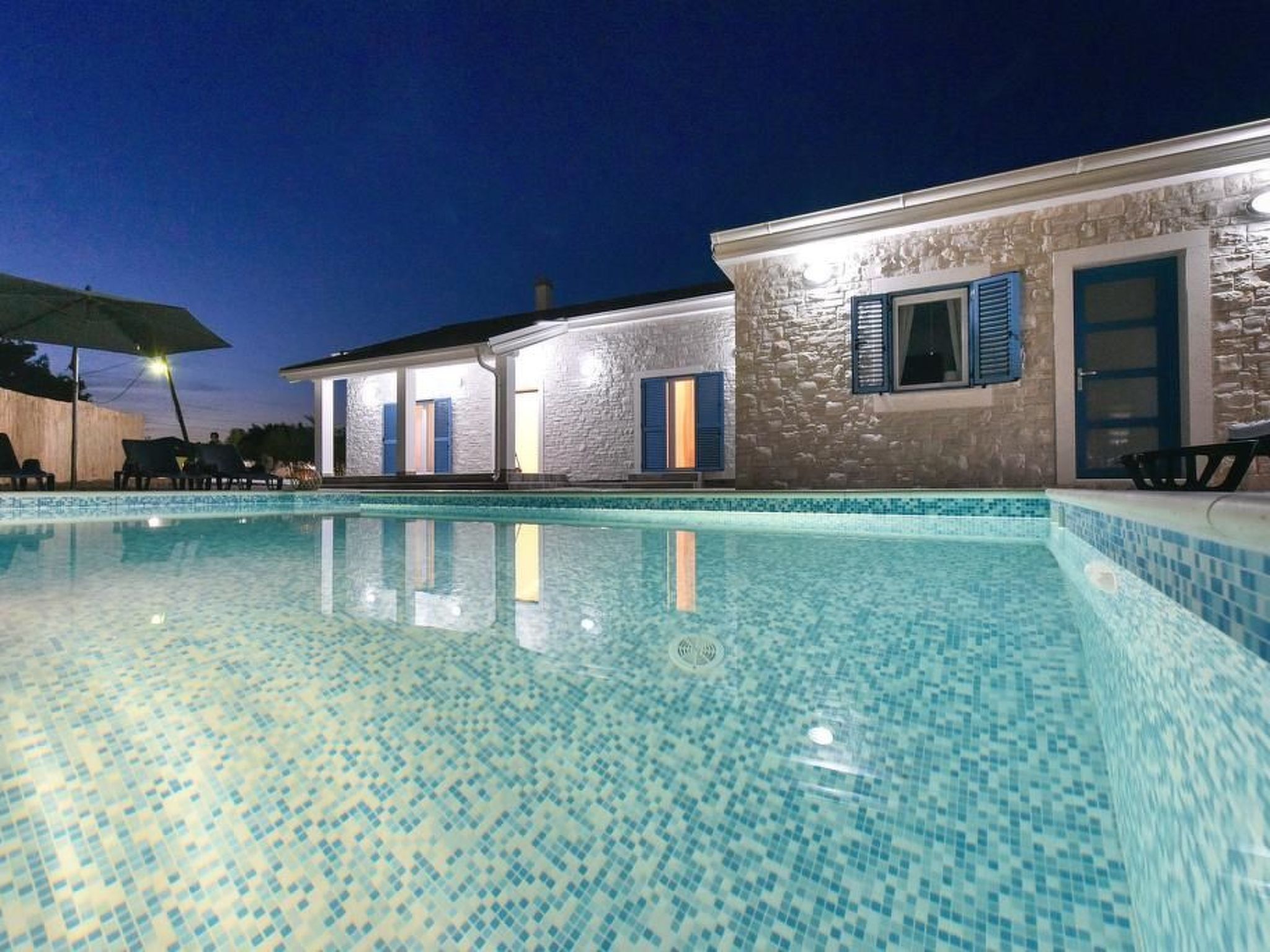 Villa mit Garten, Grill und Terrasse-Image-tags.info