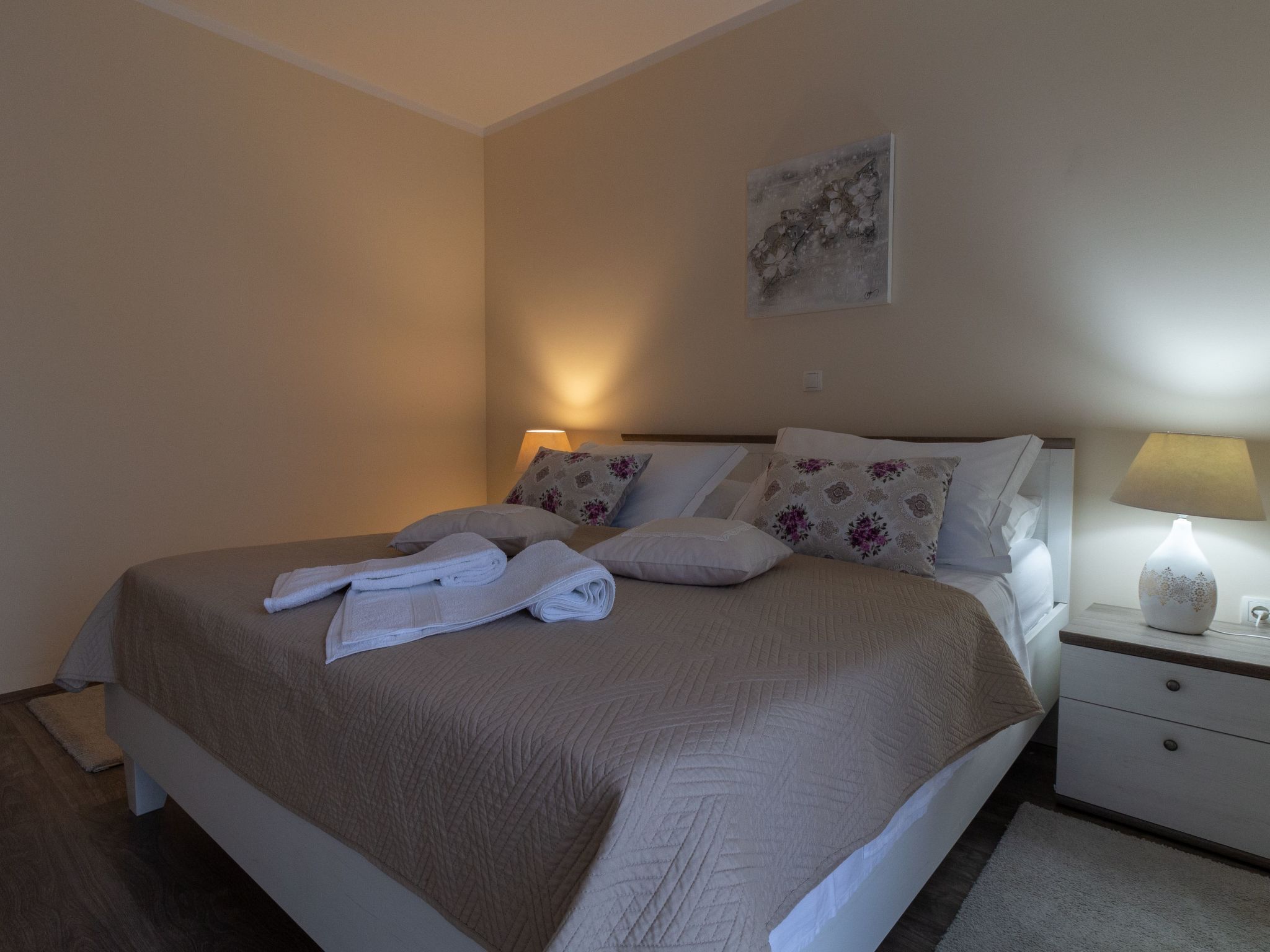 Villa mit Garten, Grill und Terrasse-Drinnen