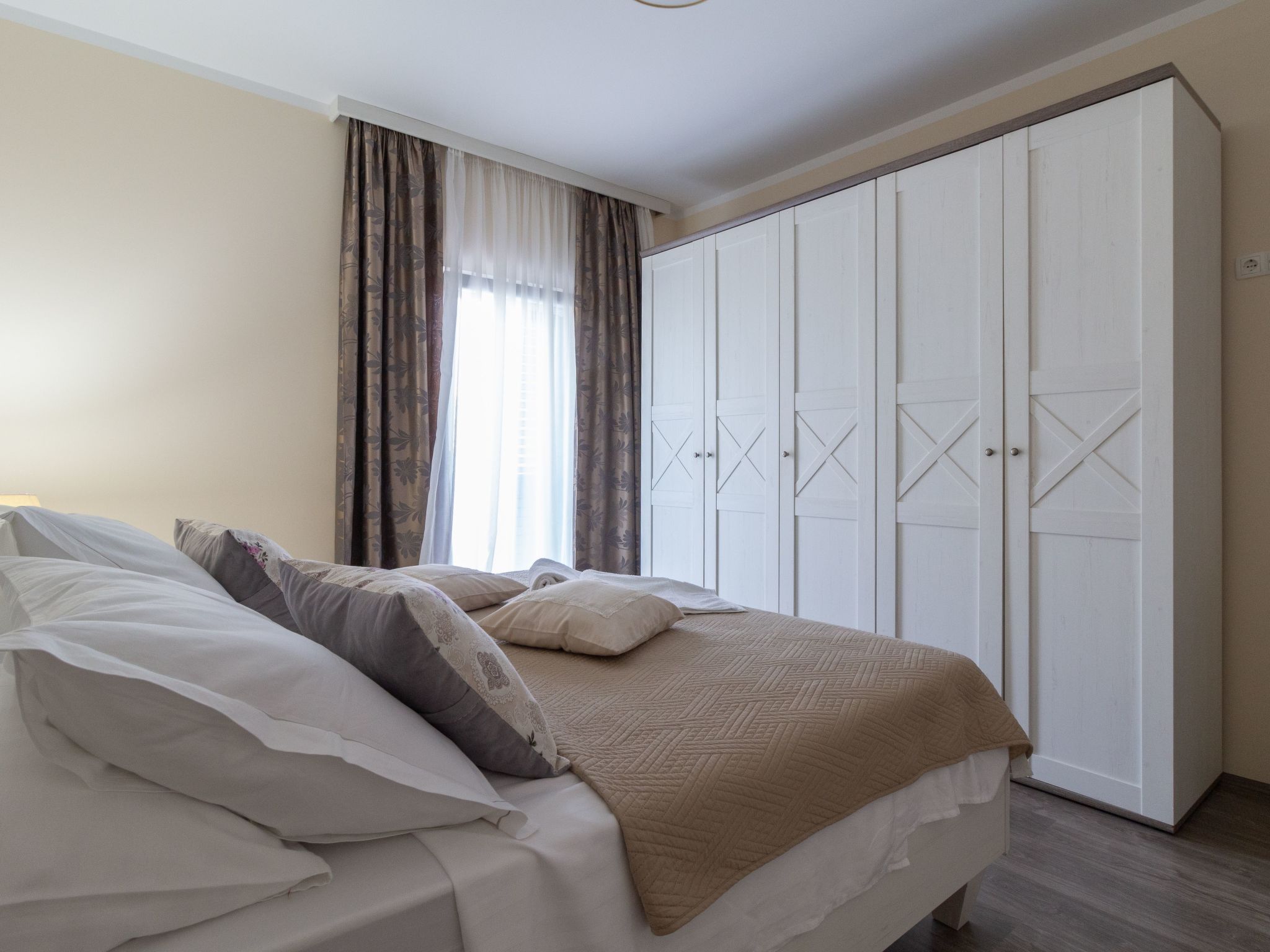 Villa mit Garten, Grill und Terrasse-Drinnen