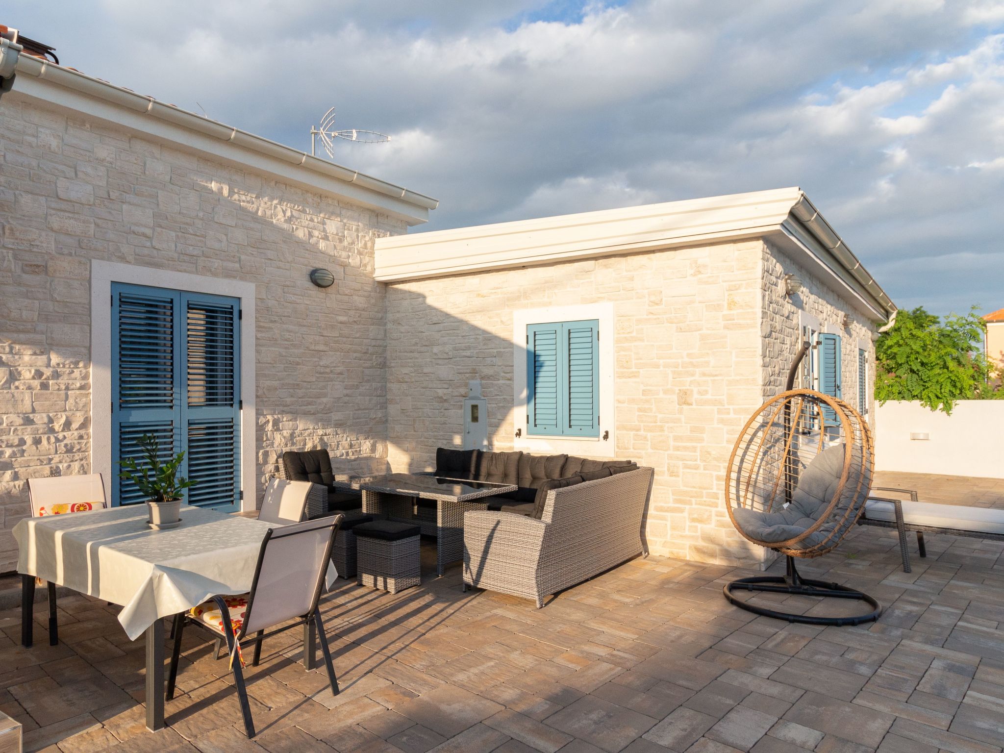 Villa mit Garten, Grill und Terrasse-Drinnen