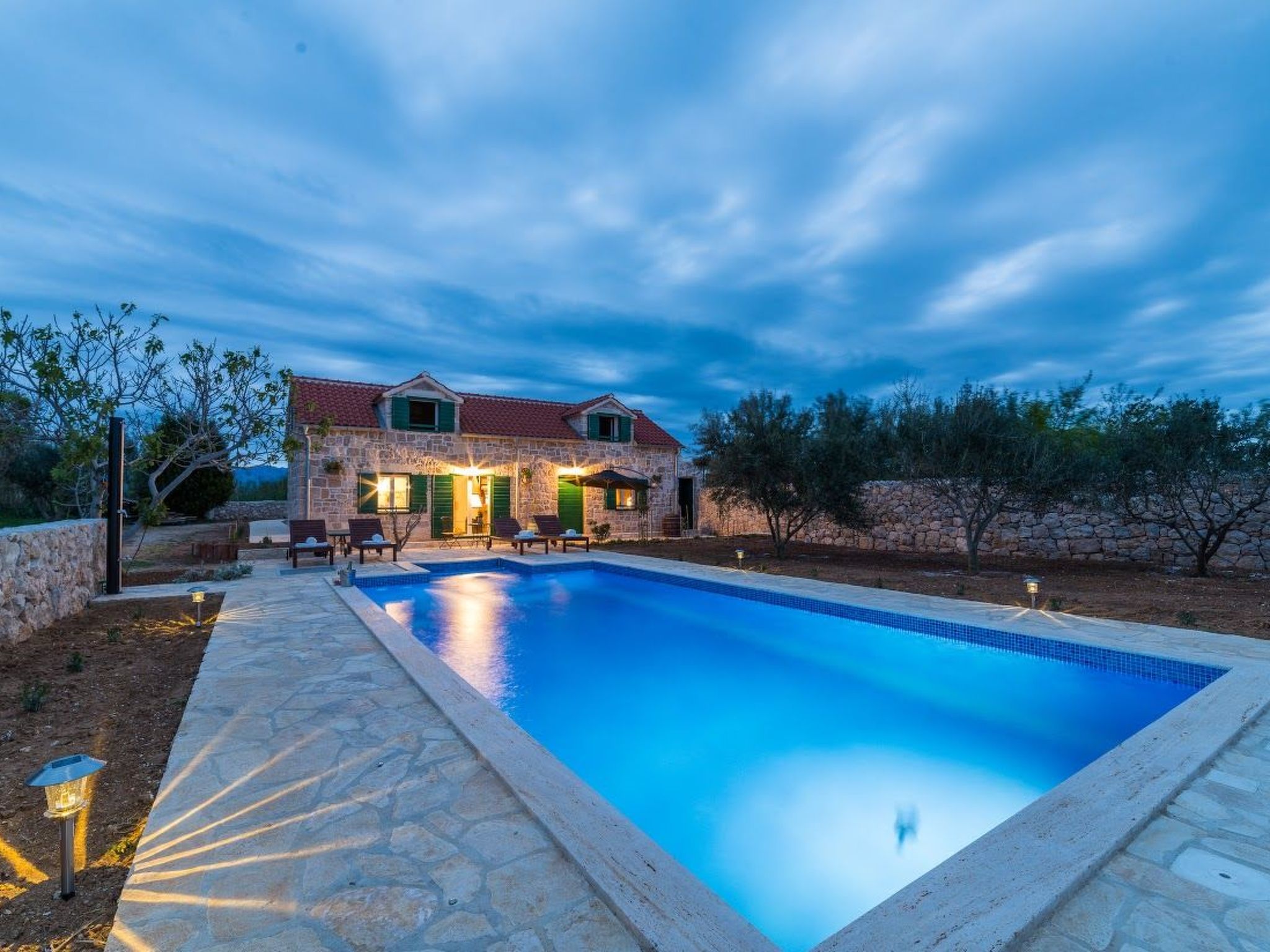 "Lipa" mit Schwimmbad