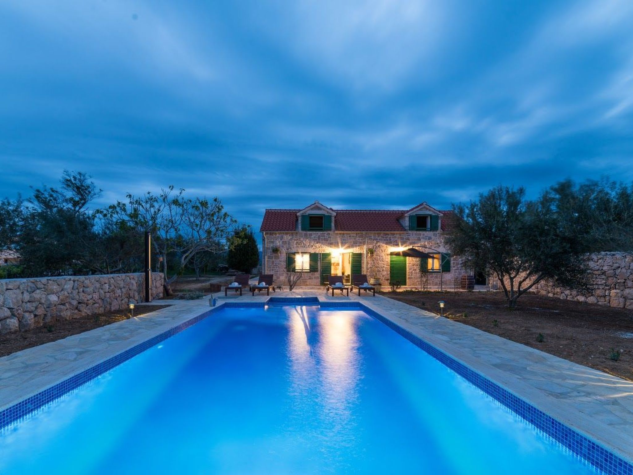 "Lipa" mit Schwimmbad-Image-tags.info