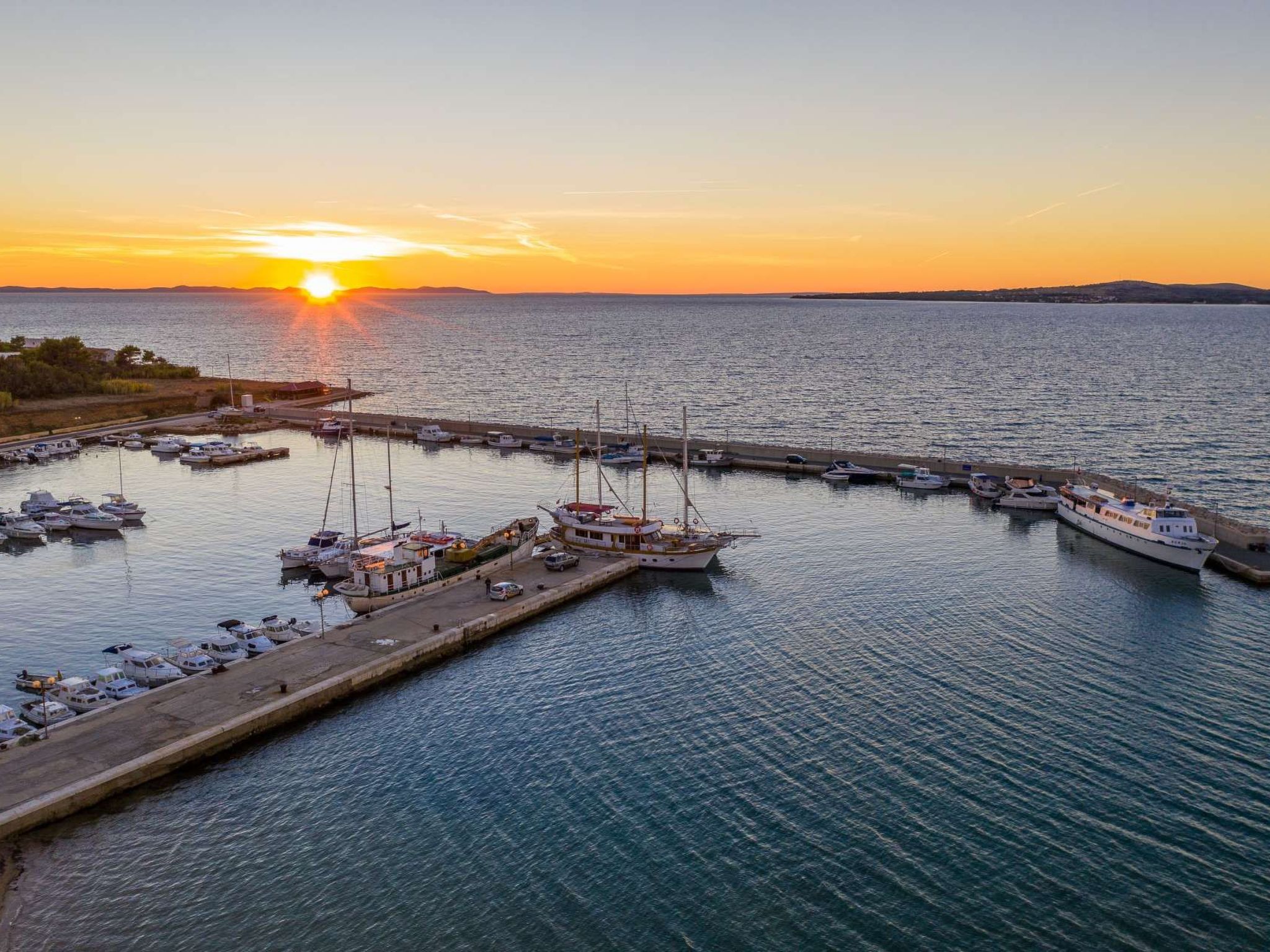 "Lipa" mit Schwimmbad-Image-tags.info