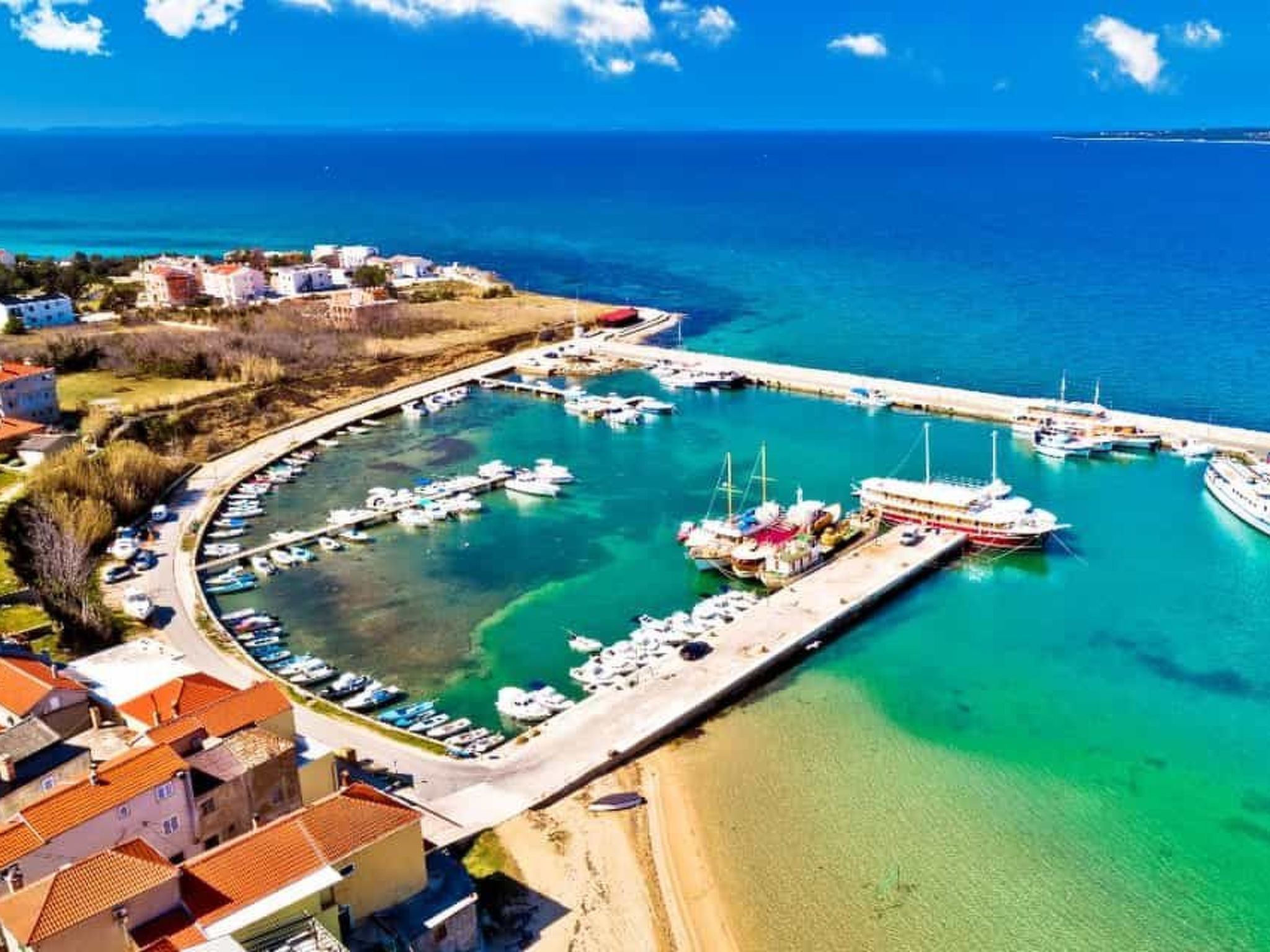 "Lipa" mit Schwimmbad-Image-tags.info