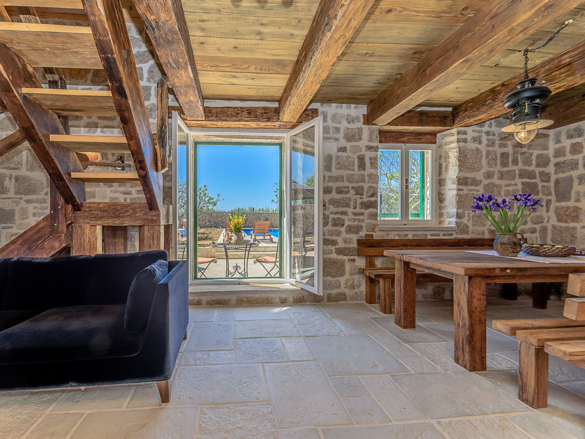 "Lipa" mit Schwimmbad-Image-tags.info