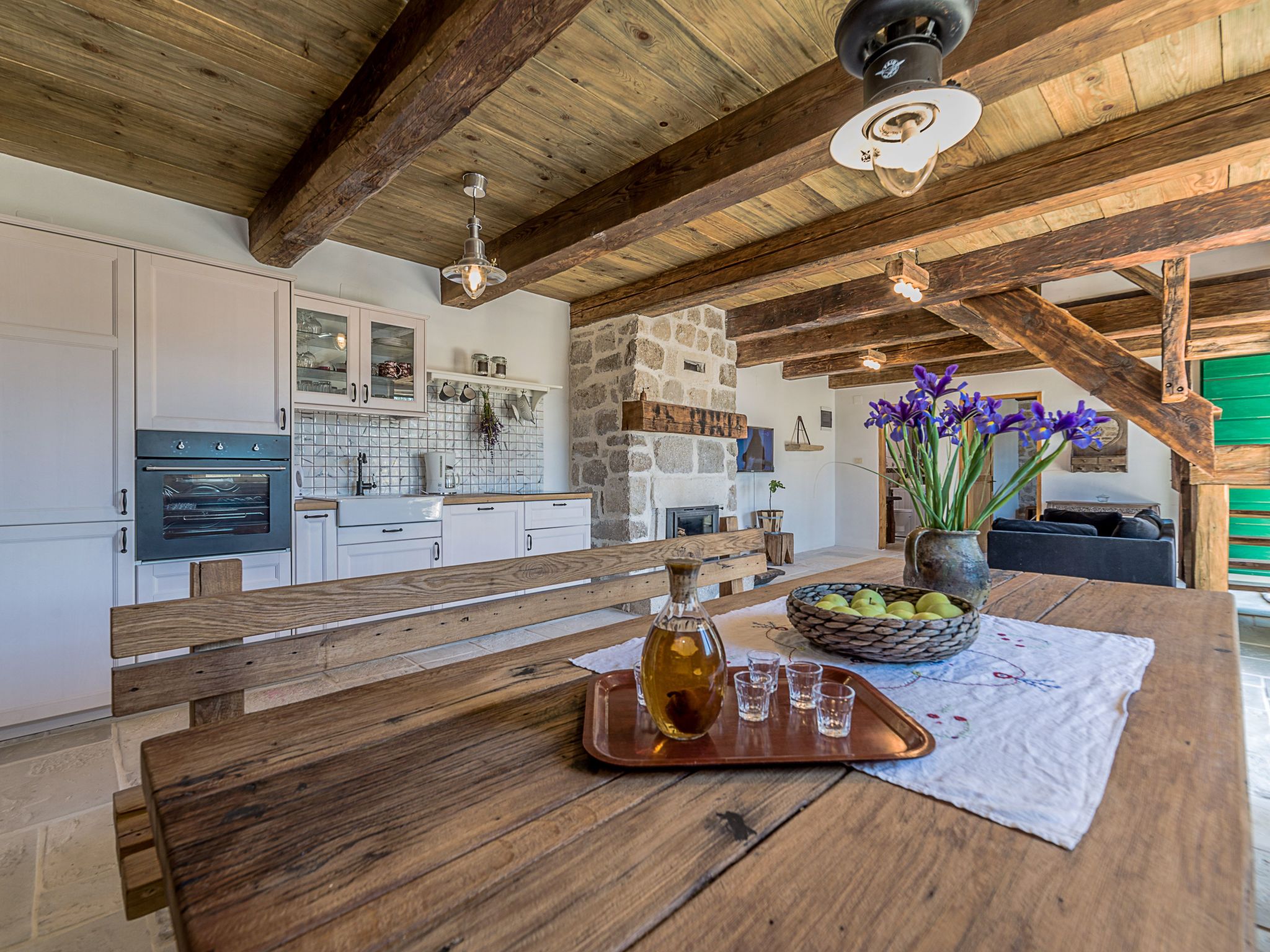 "Lipa" mit Schwimmbad-Image-tags.info