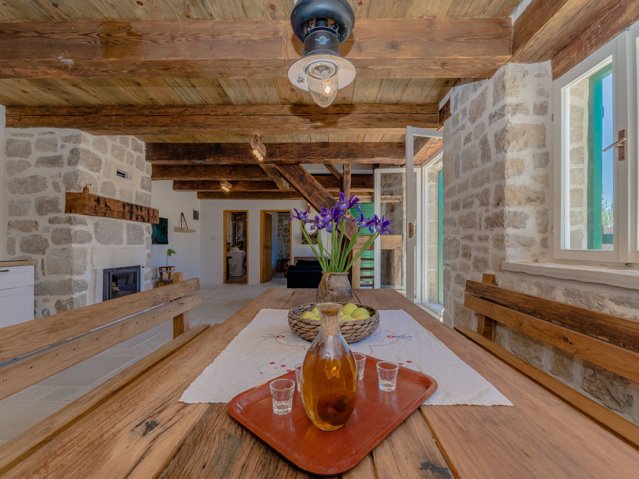 "Lipa" mit Schwimmbad-Image-tags.info