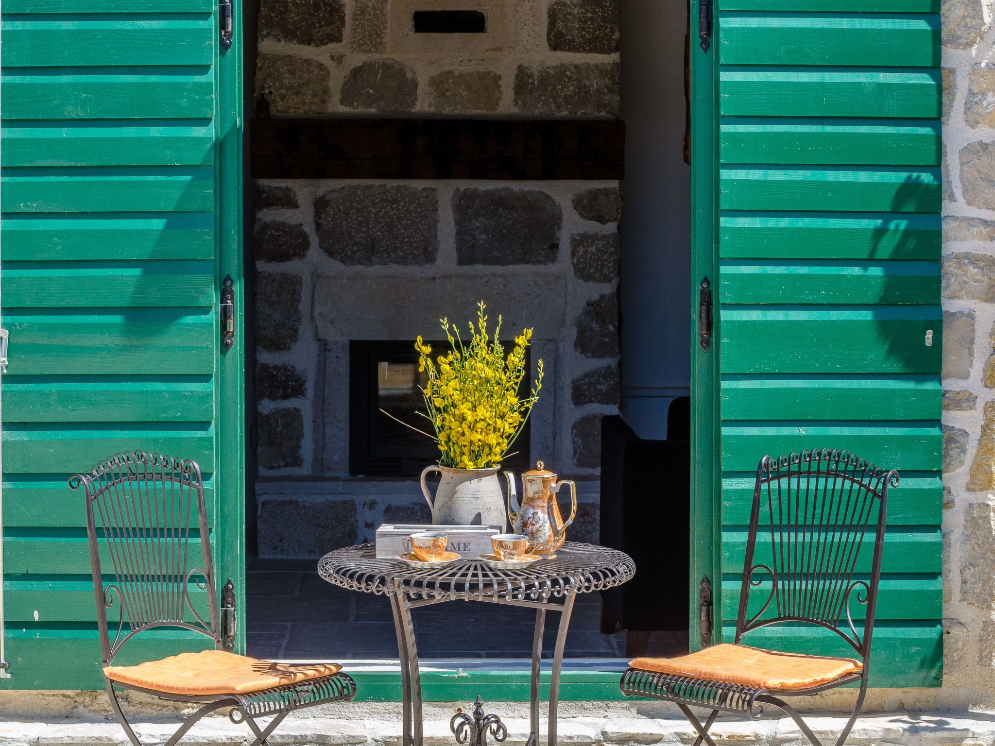 "Lipa" mit Schwimmbad-Image-tags.info