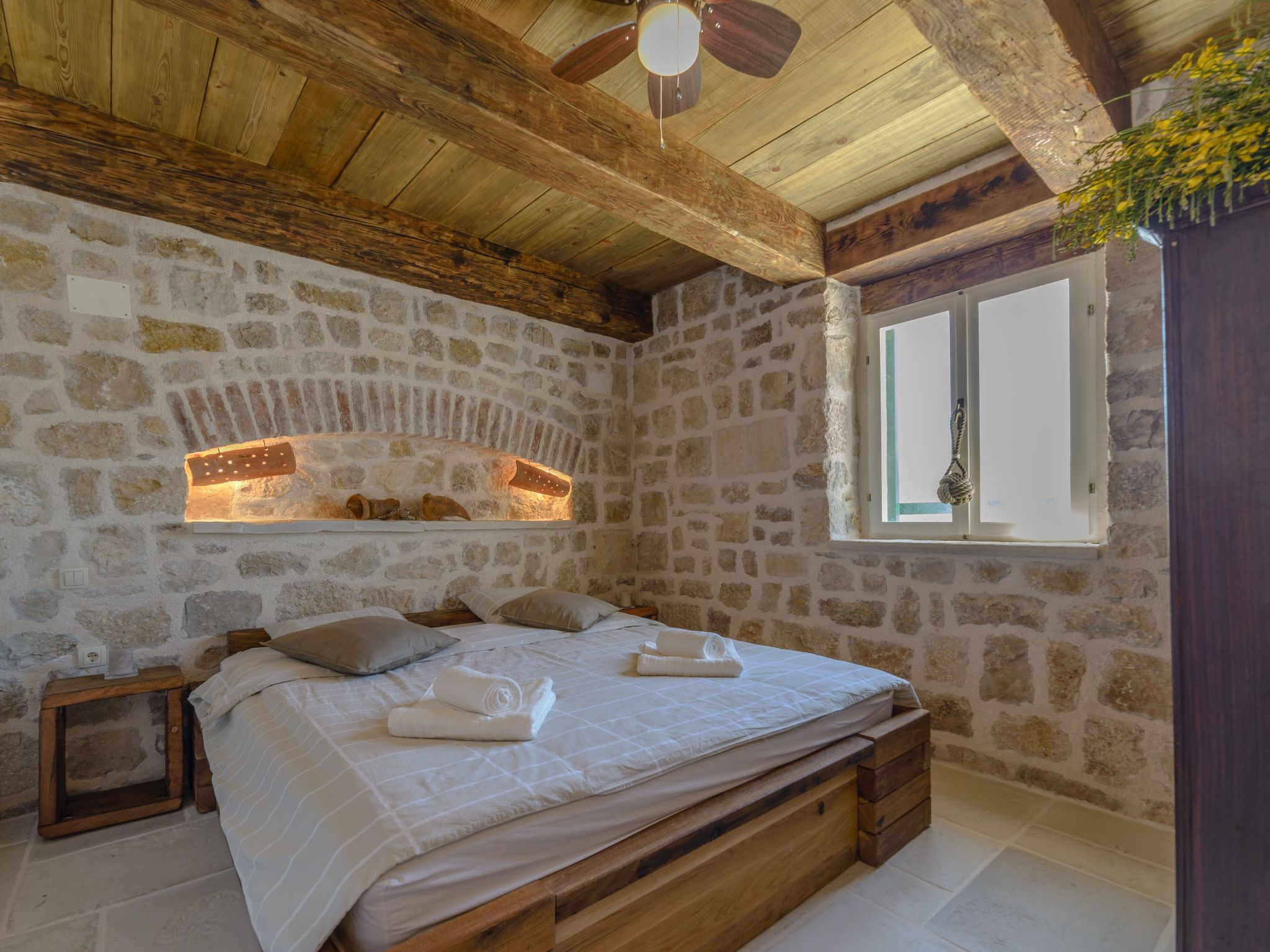 "Lipa" mit Schwimmbad-Image-tags.info