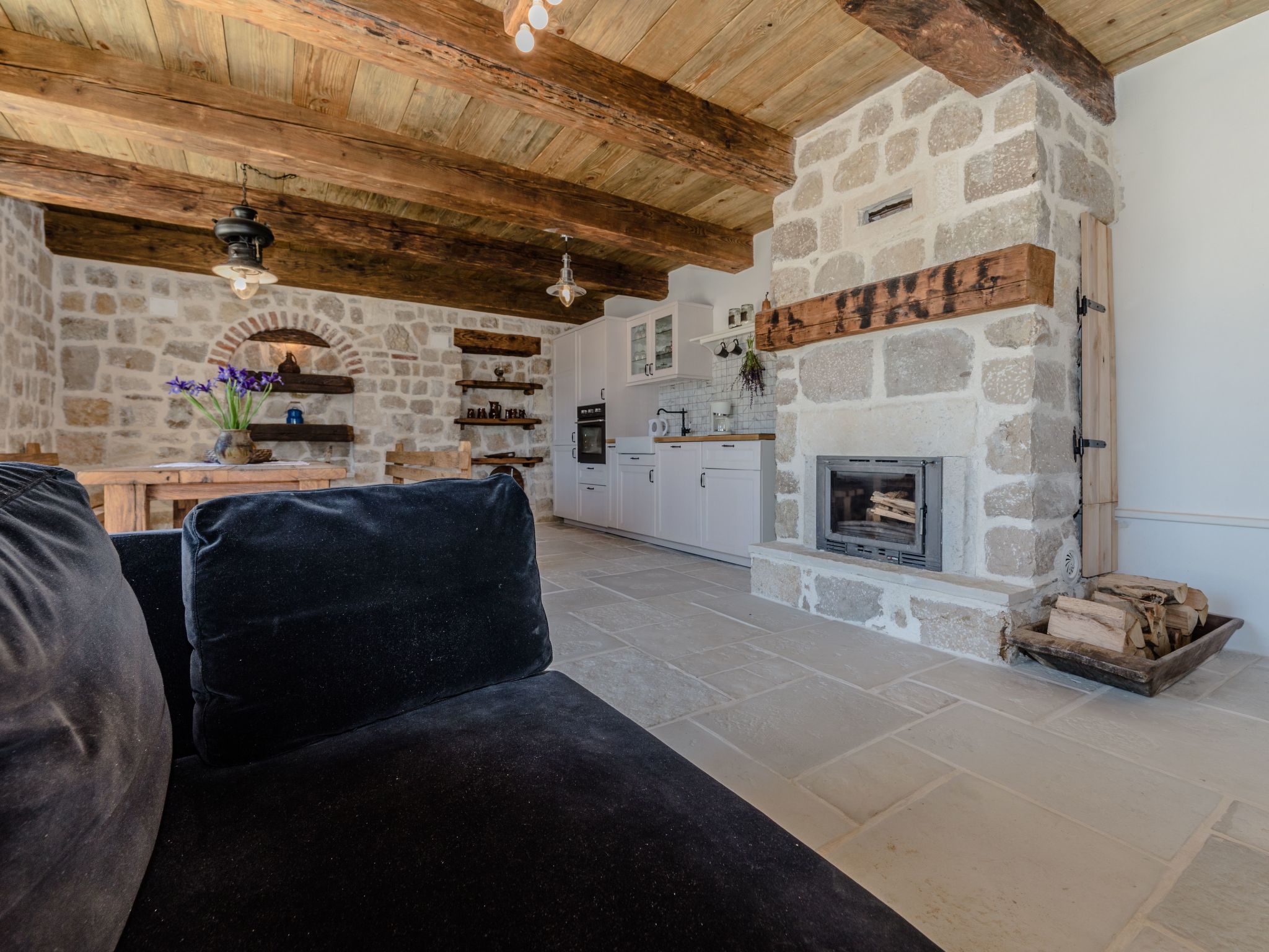 "Lipa" mit Schwimmbad-Image-tags.info