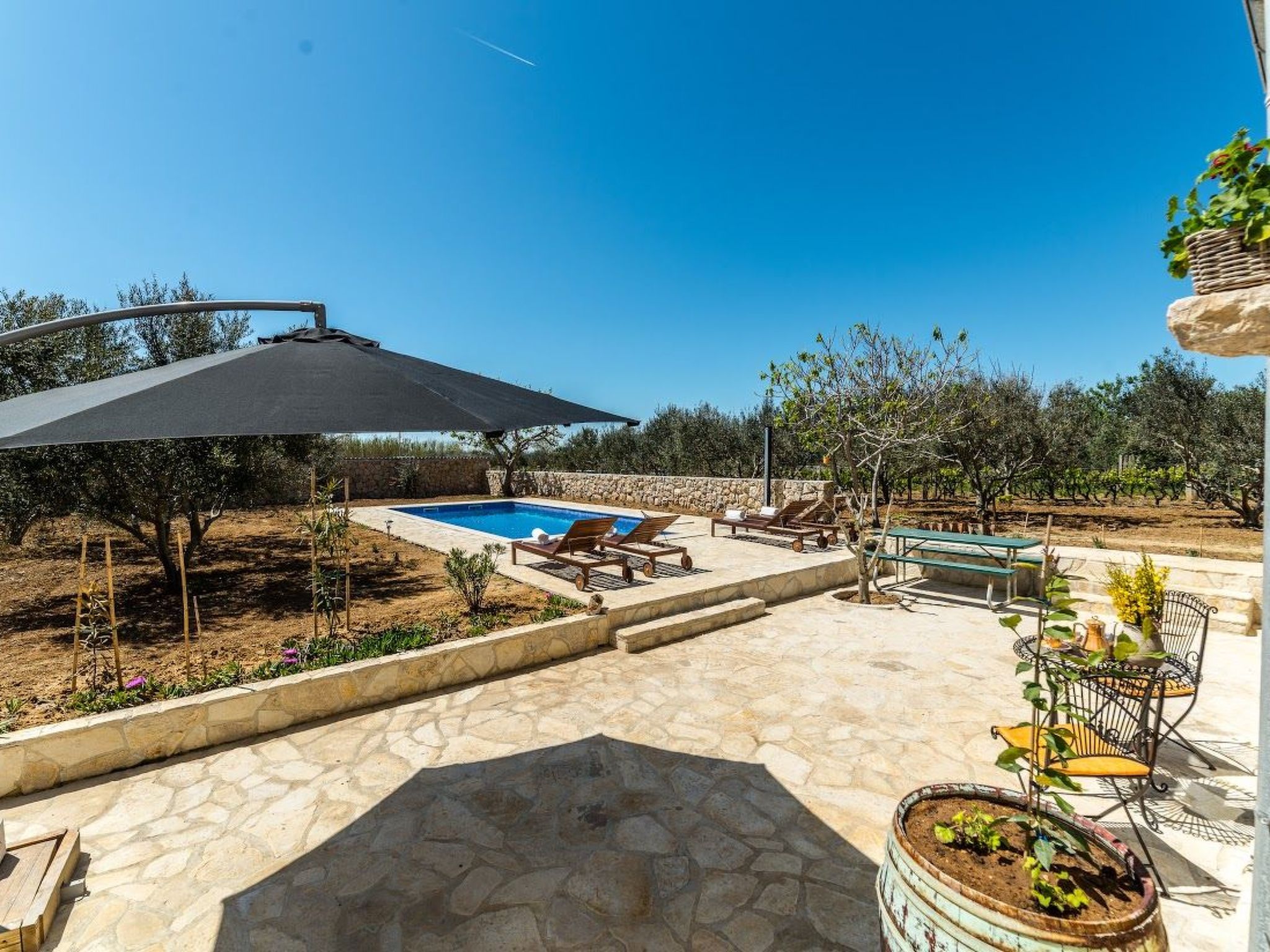 "Lipa" mit Schwimmbad-Image-tags.info