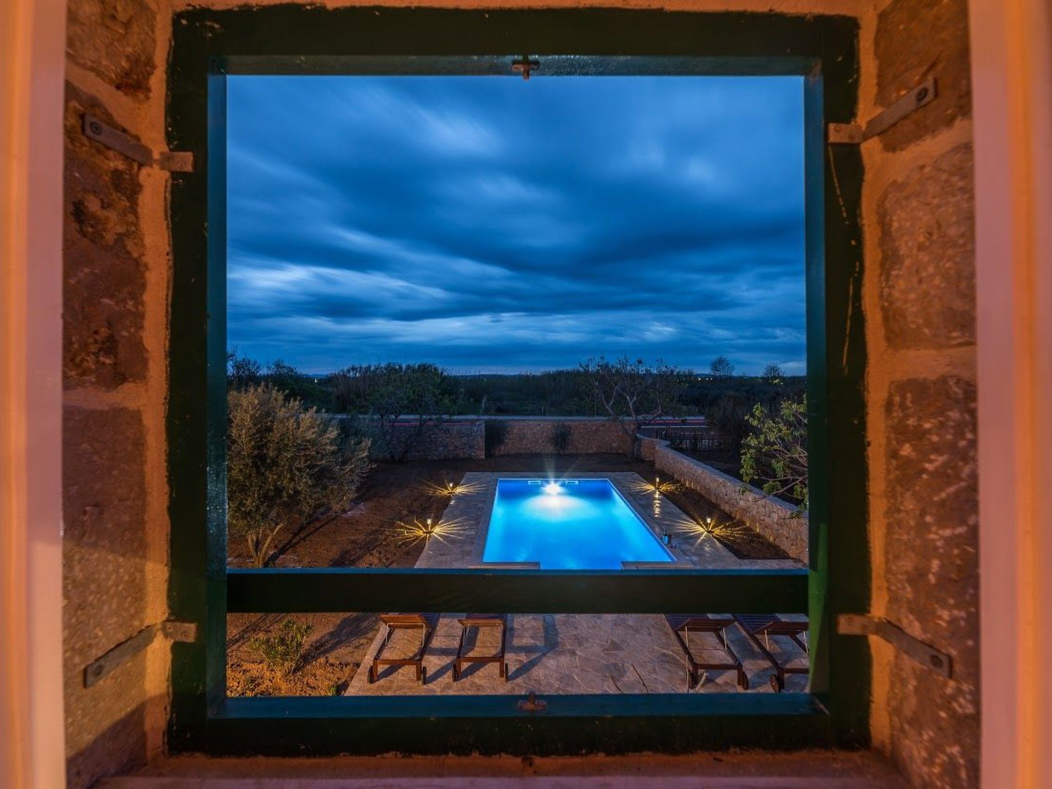 "Lipa" mit Schwimmbad-Image-tags.info