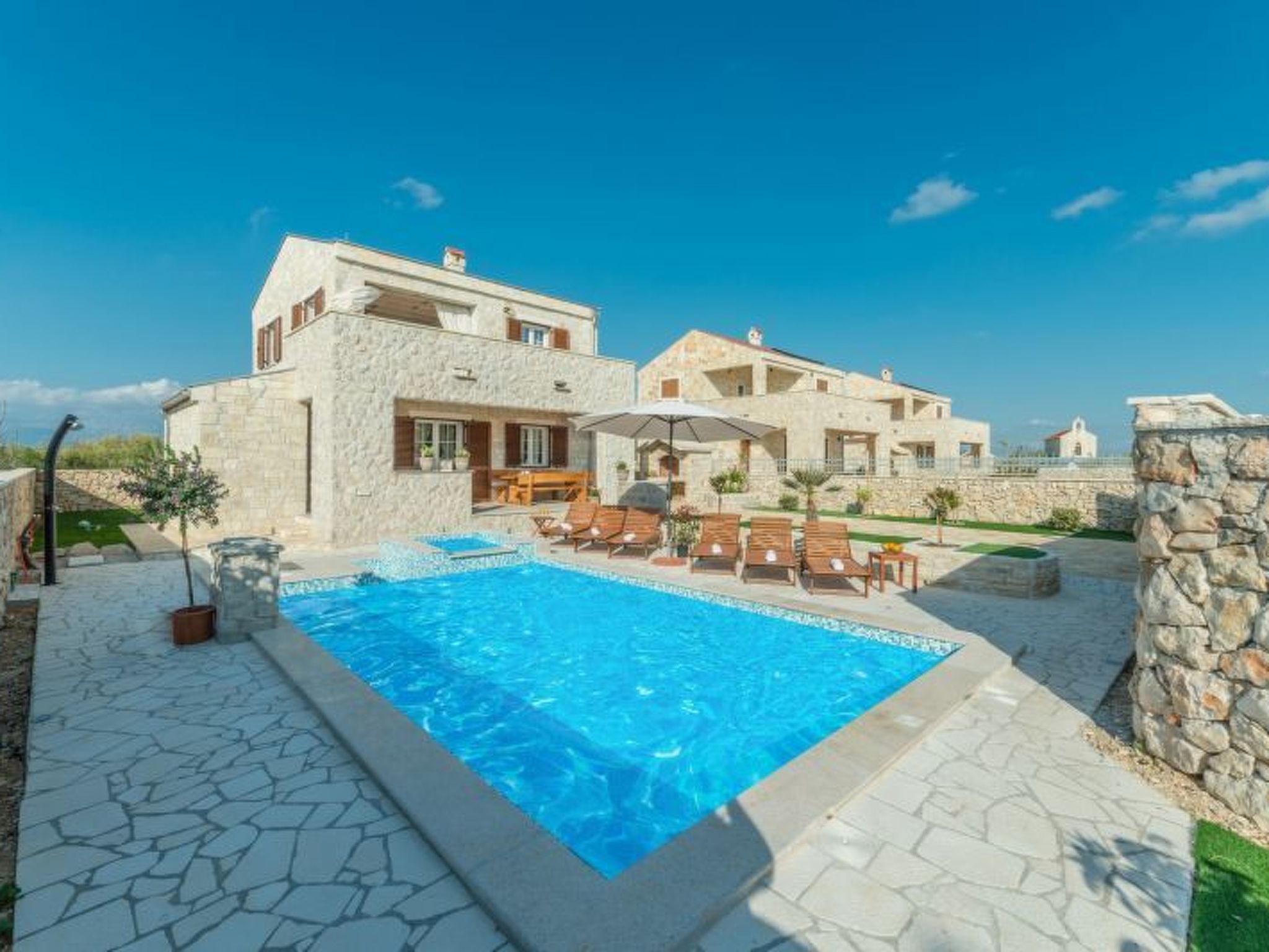 Villa mit beheiztem Pool, schöne Aussicht, Strandnähe-Image-tags.info