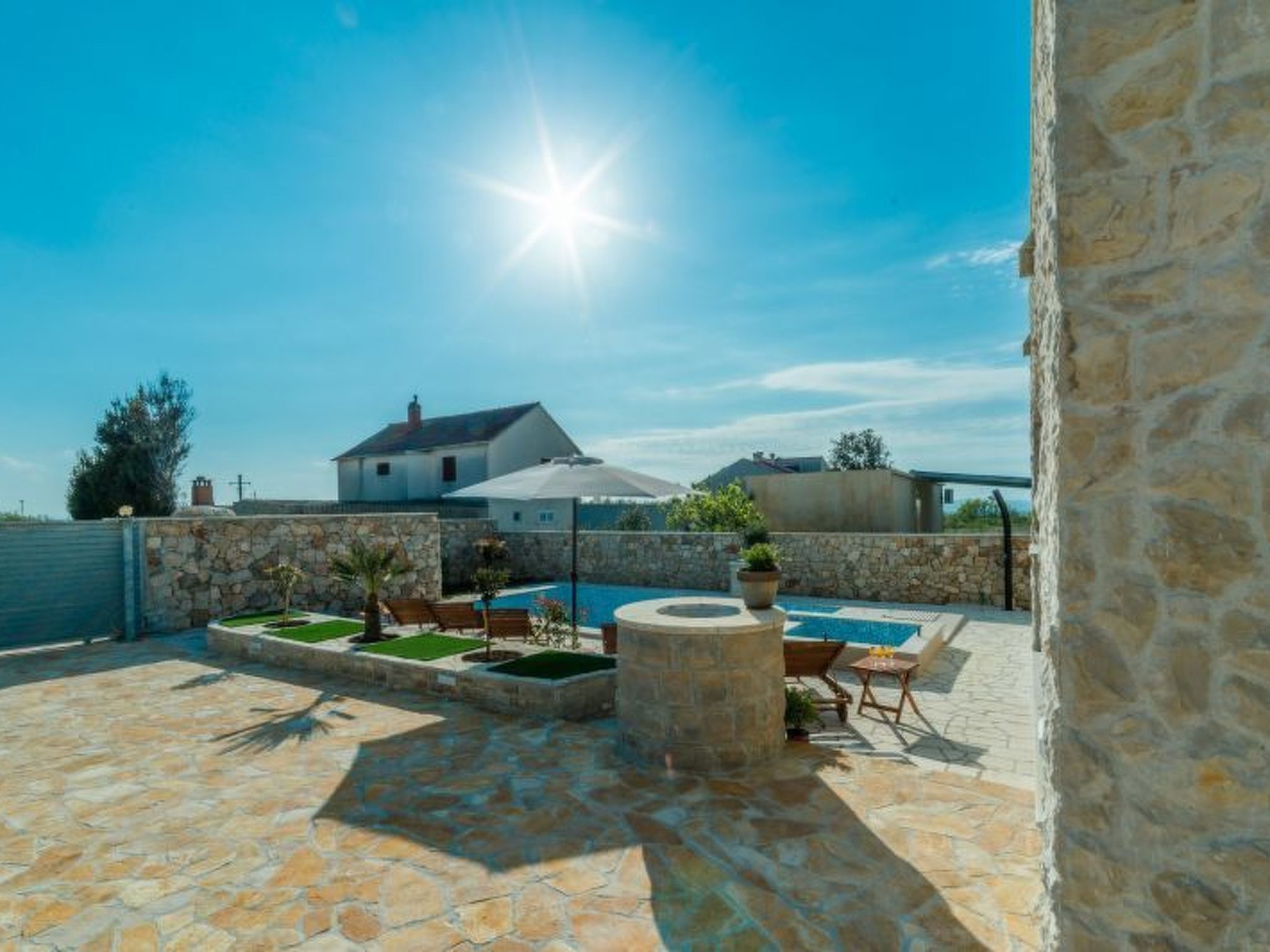 Villa mit beheiztem Pool, schöne Aussicht, Strandnähe-Image-tags.info