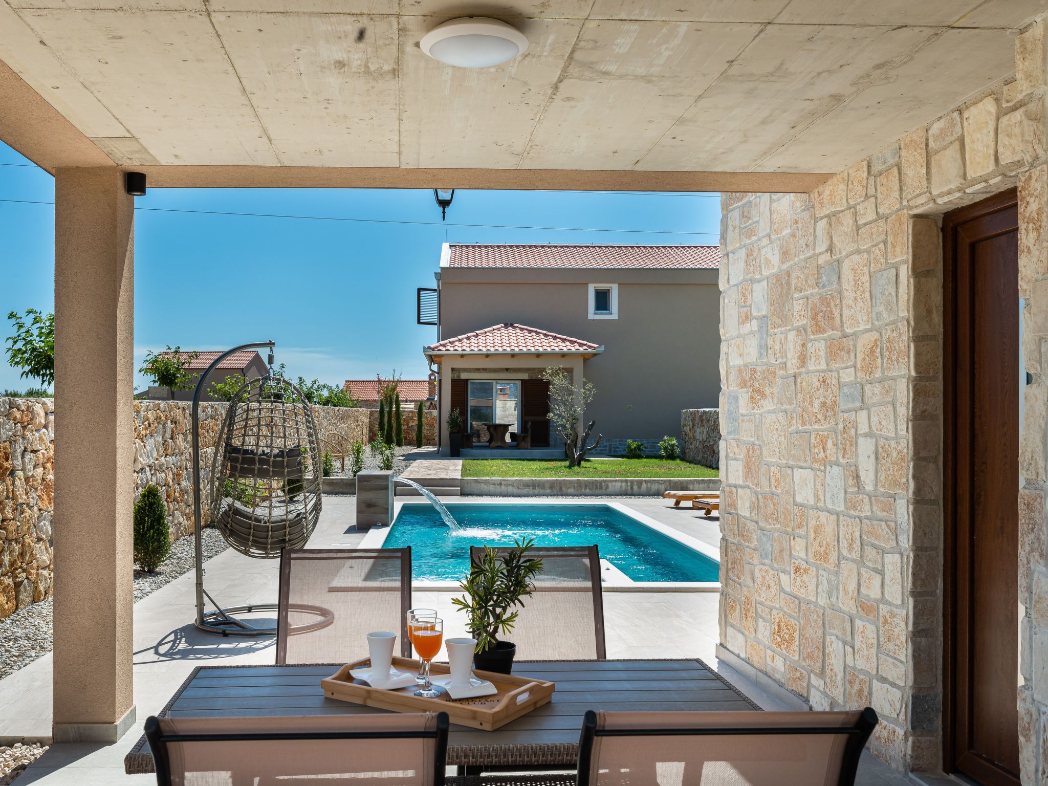 Neue Luxusvilla mit Schwimmbad, Sauna