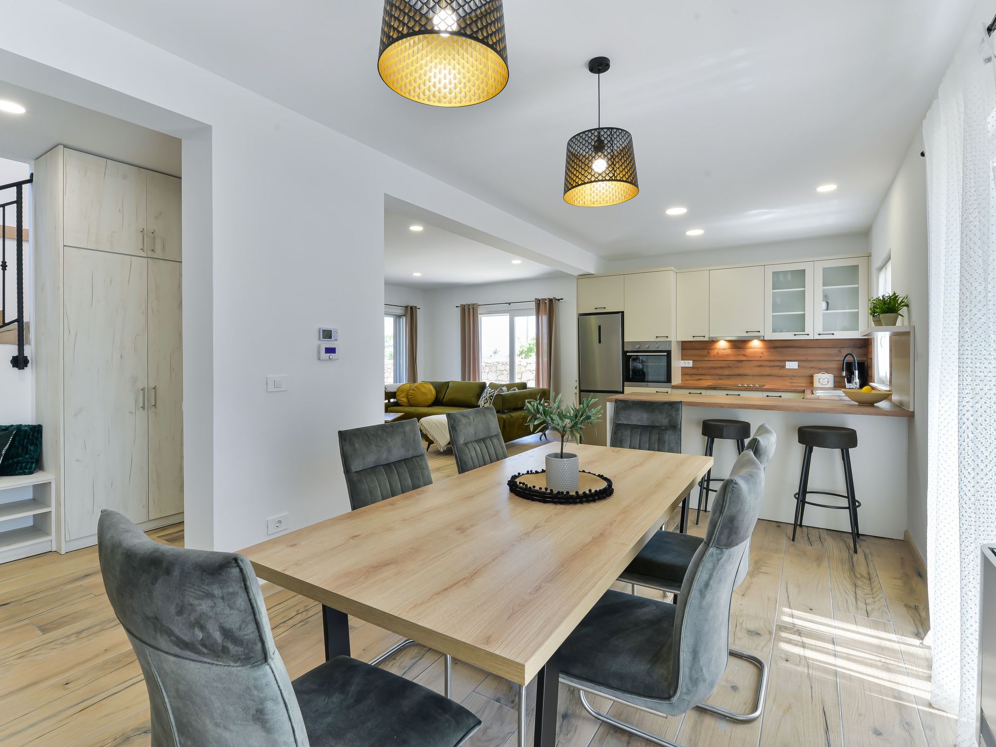 Neue Luxusvilla mit Schwimmbad, Sauna-Image-tags.info