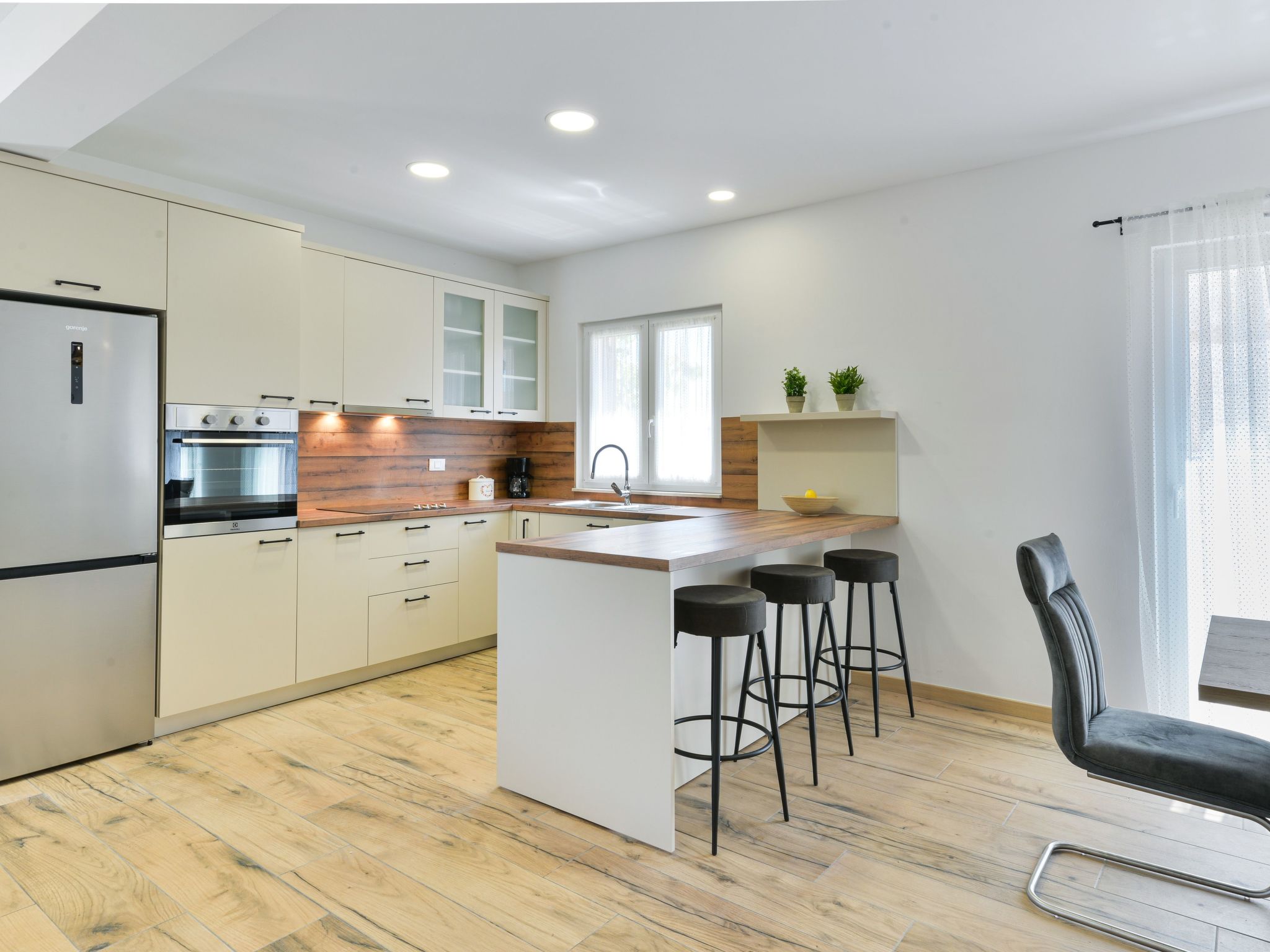 Neue Luxusvilla mit Schwimmbad, Sauna-Image-tags.info