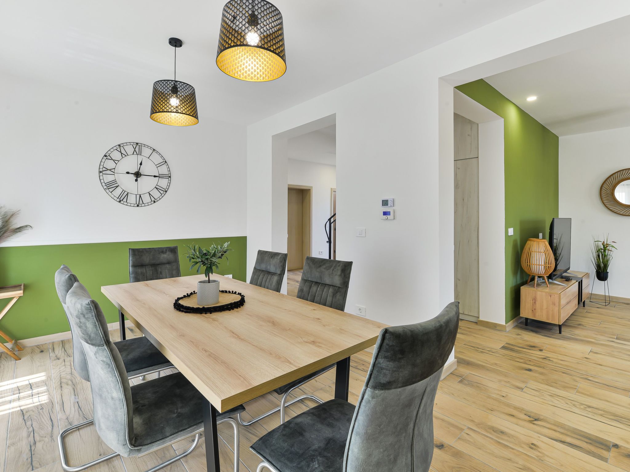 Neue Luxusvilla mit Schwimmbad, Sauna-Image-tags.info