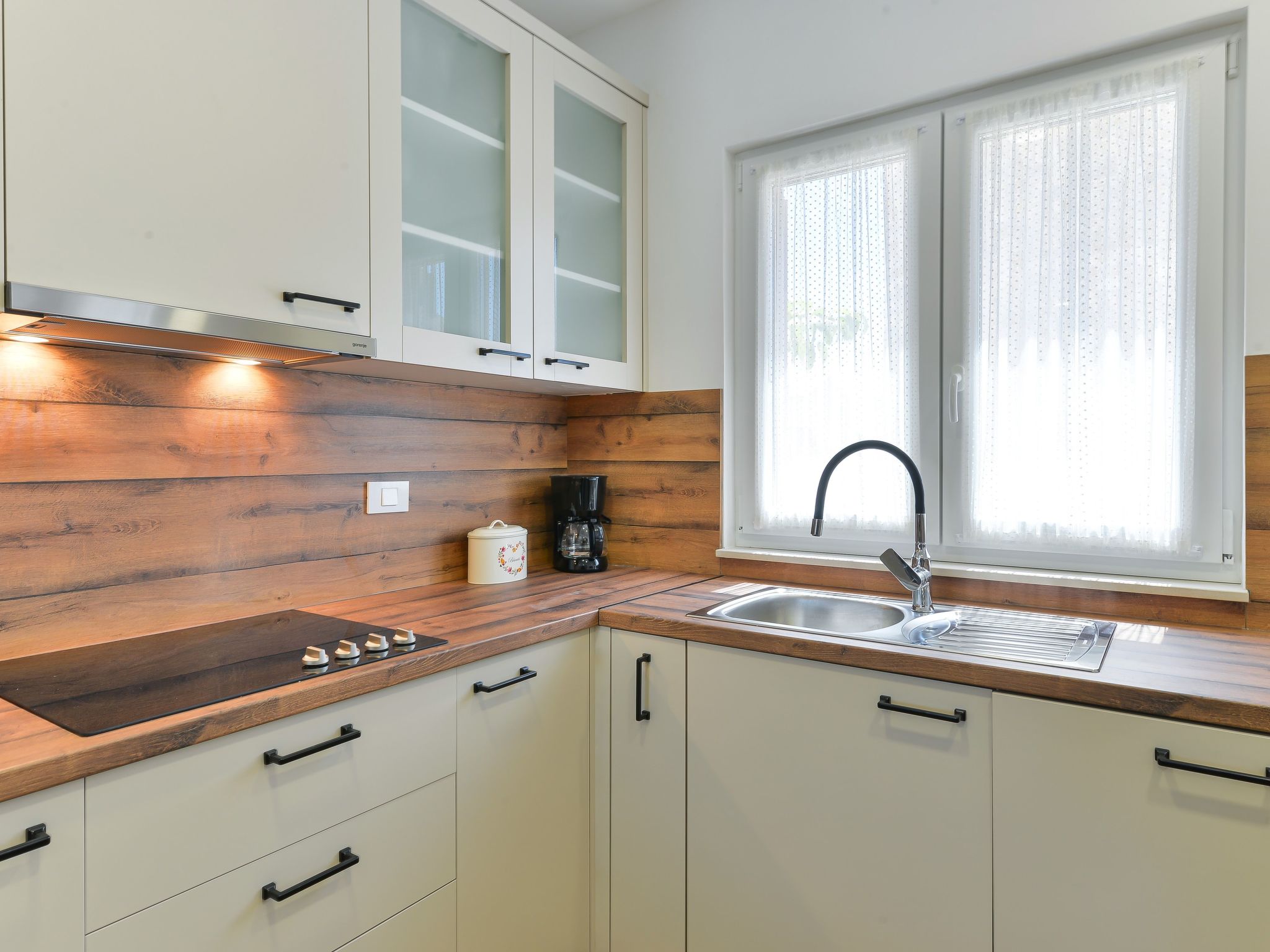 Neue Luxusvilla mit Schwimmbad, Sauna-Image-tags.info