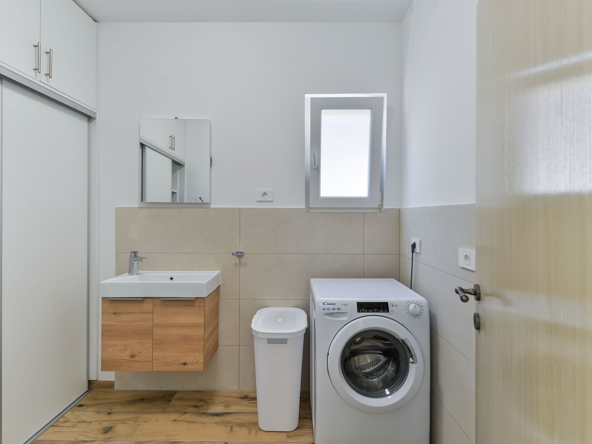 Neue Luxusvilla mit Schwimmbad, Sauna-Image-tags.info