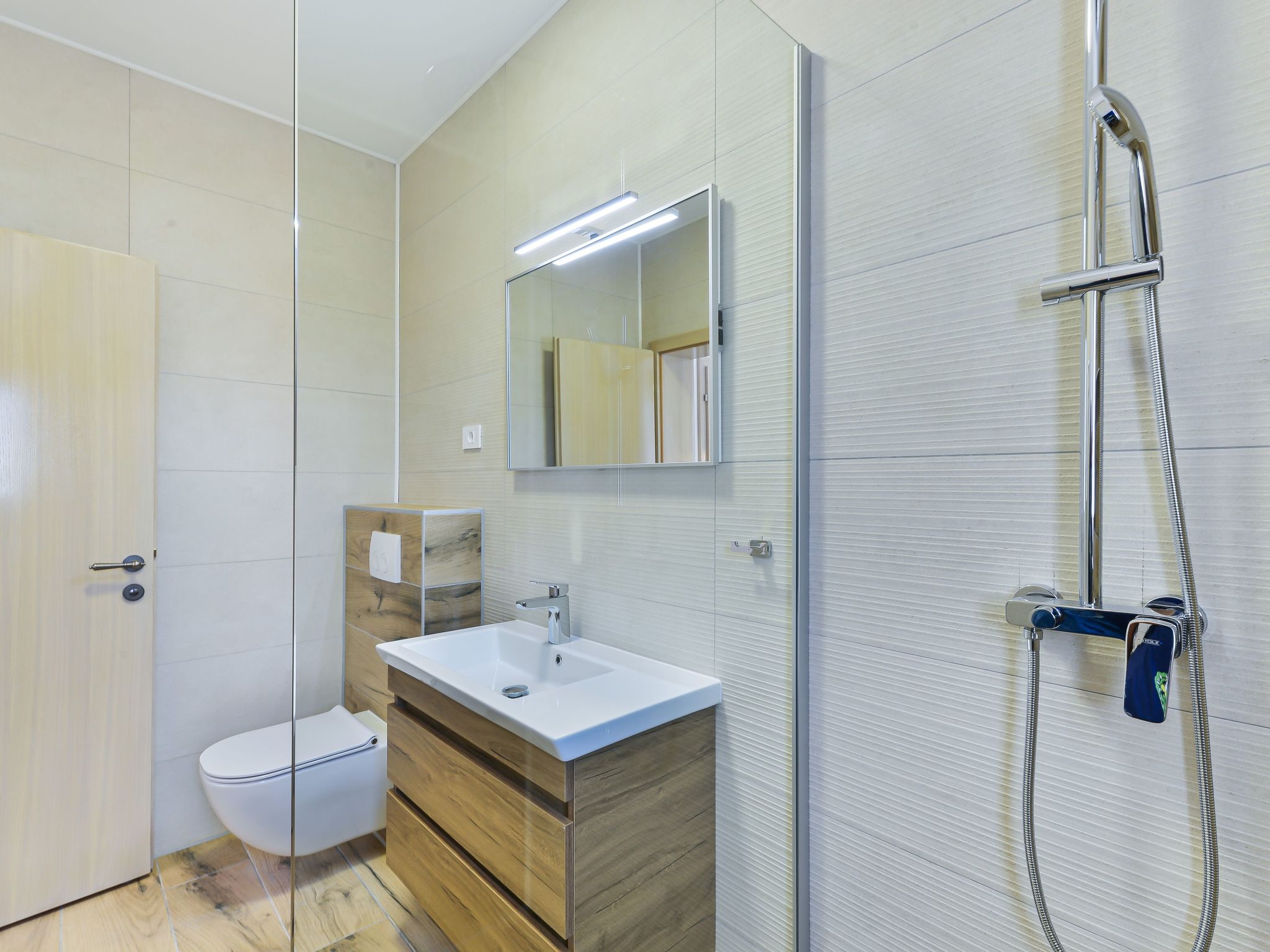 Neue Luxusvilla mit Schwimmbad, Sauna-Image-tags.info