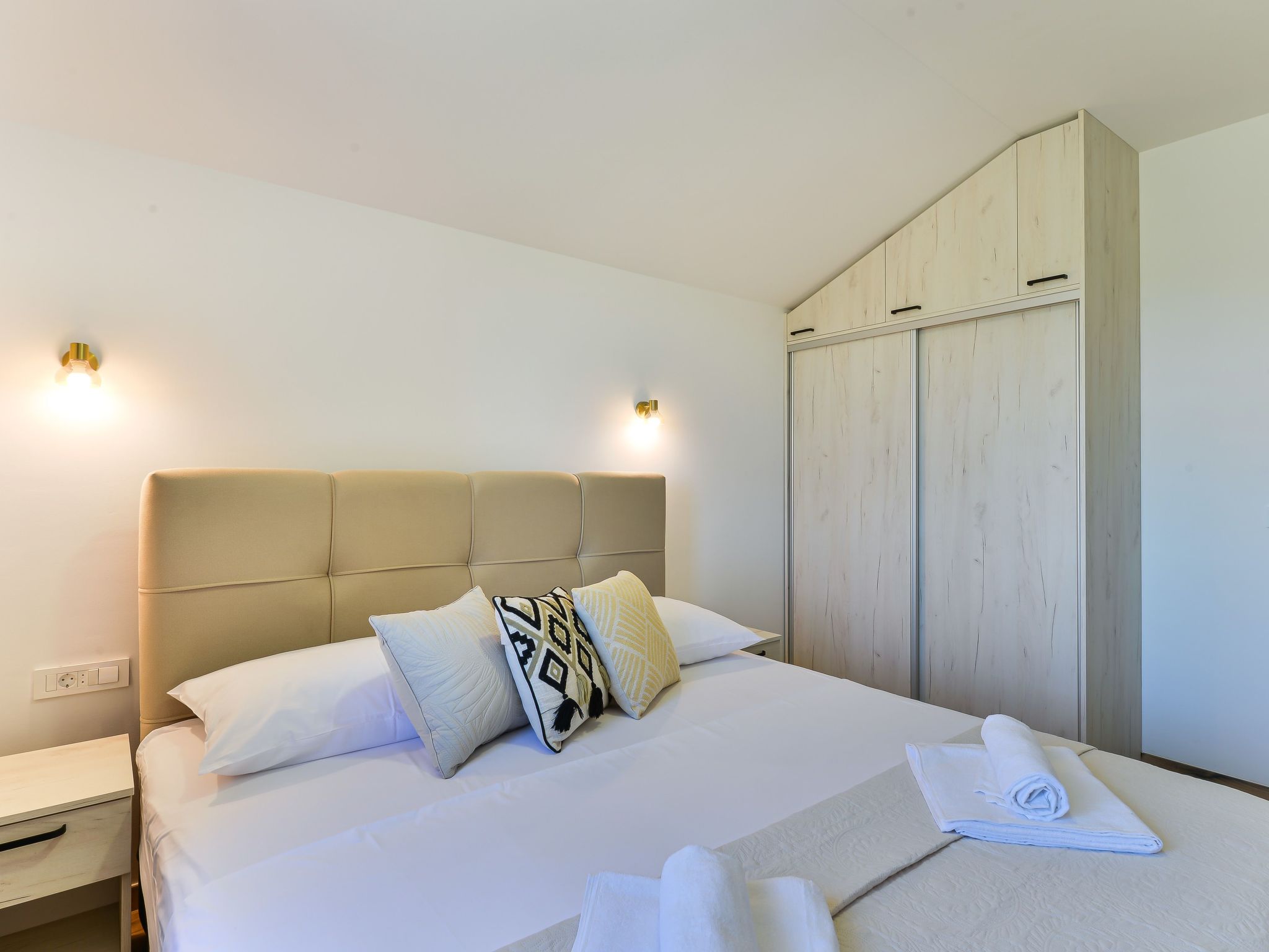 Neue Luxusvilla mit Schwimmbad, Sauna-Image-tags.info