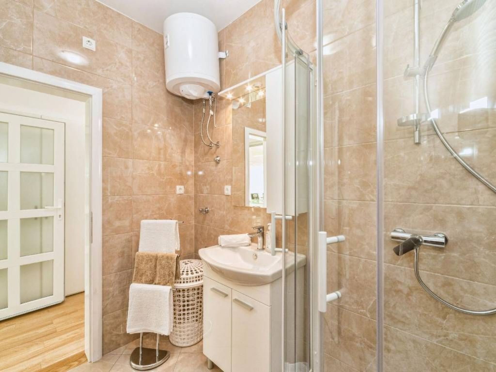 Strandhaus mit Pool in Meeresnähe-Image-tags.info