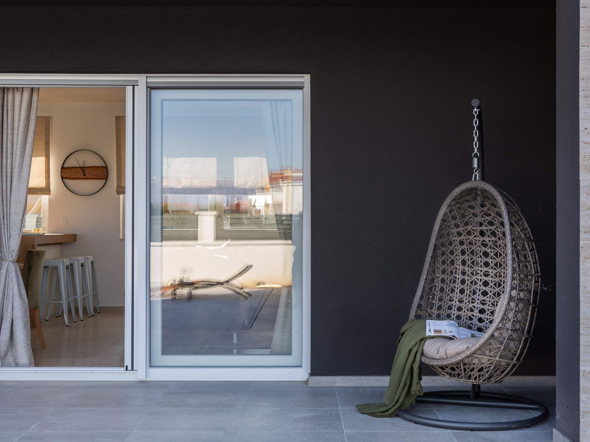 Villa in Strandnähe, Pool, Kinderspielplatz-Image-tags.info