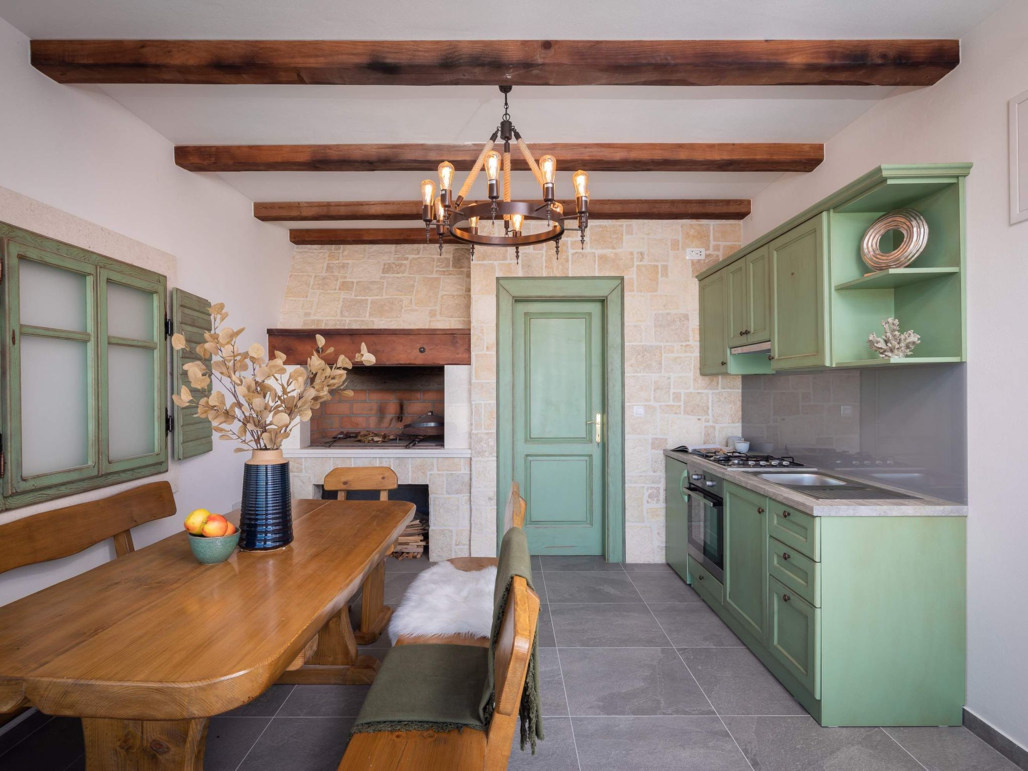 Villa in Strandnähe, Pool, Kinderspielplatz-Image-tags.info