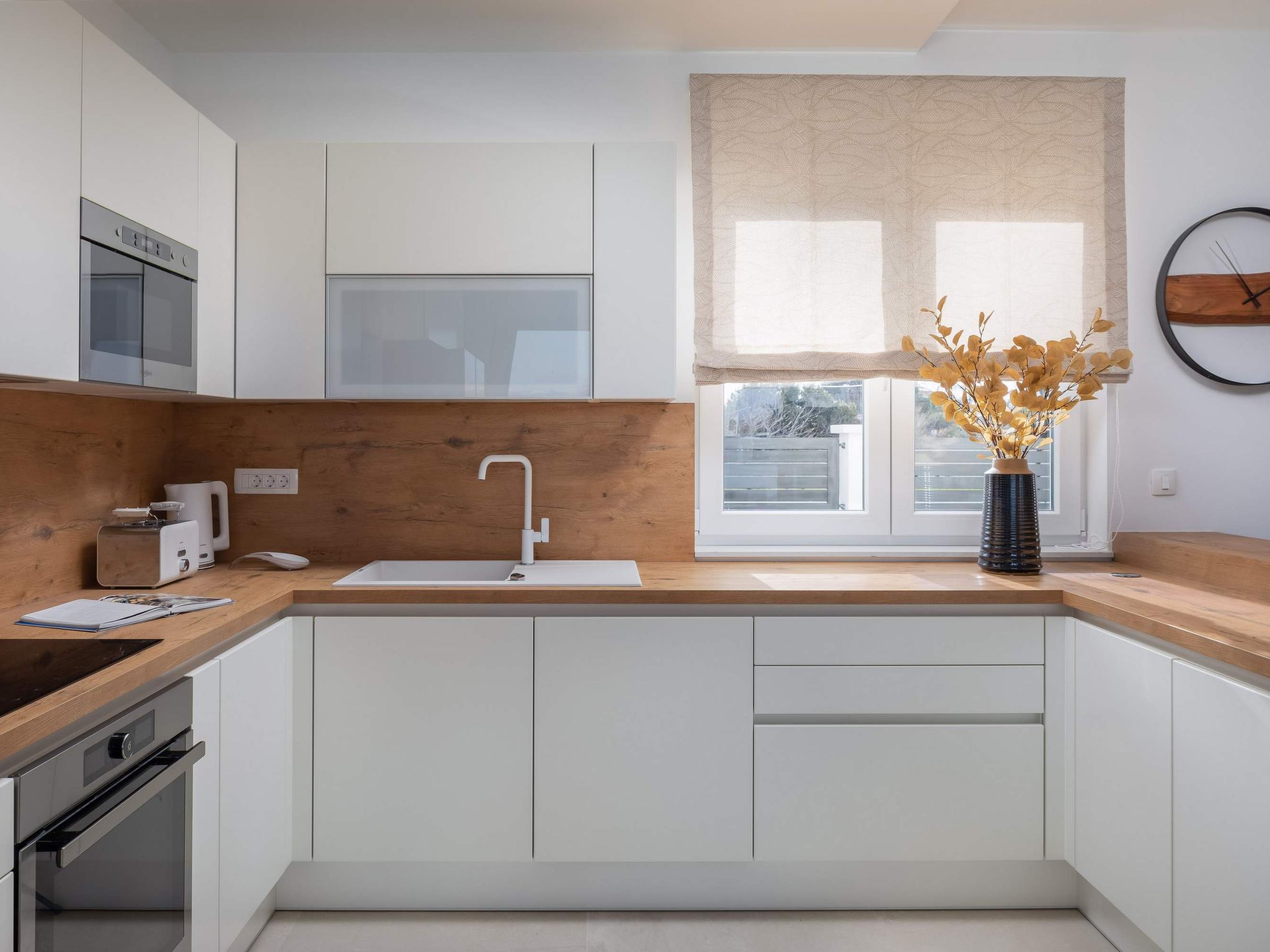 Villa in Strandnähe, Pool, Kinderspielplatz-Image-tags.info