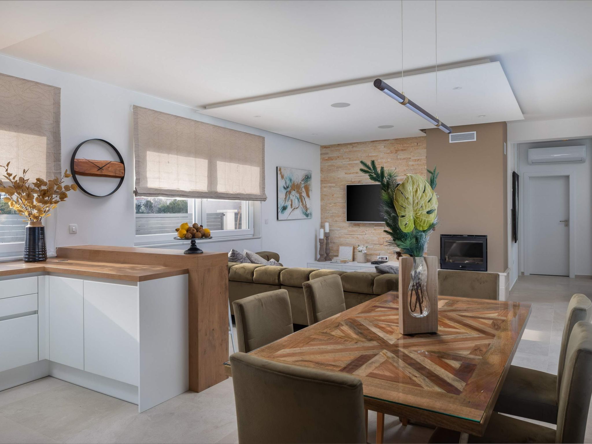 Villa in Strandnähe, Pool, Kinderspielplatz-Image-tags.info