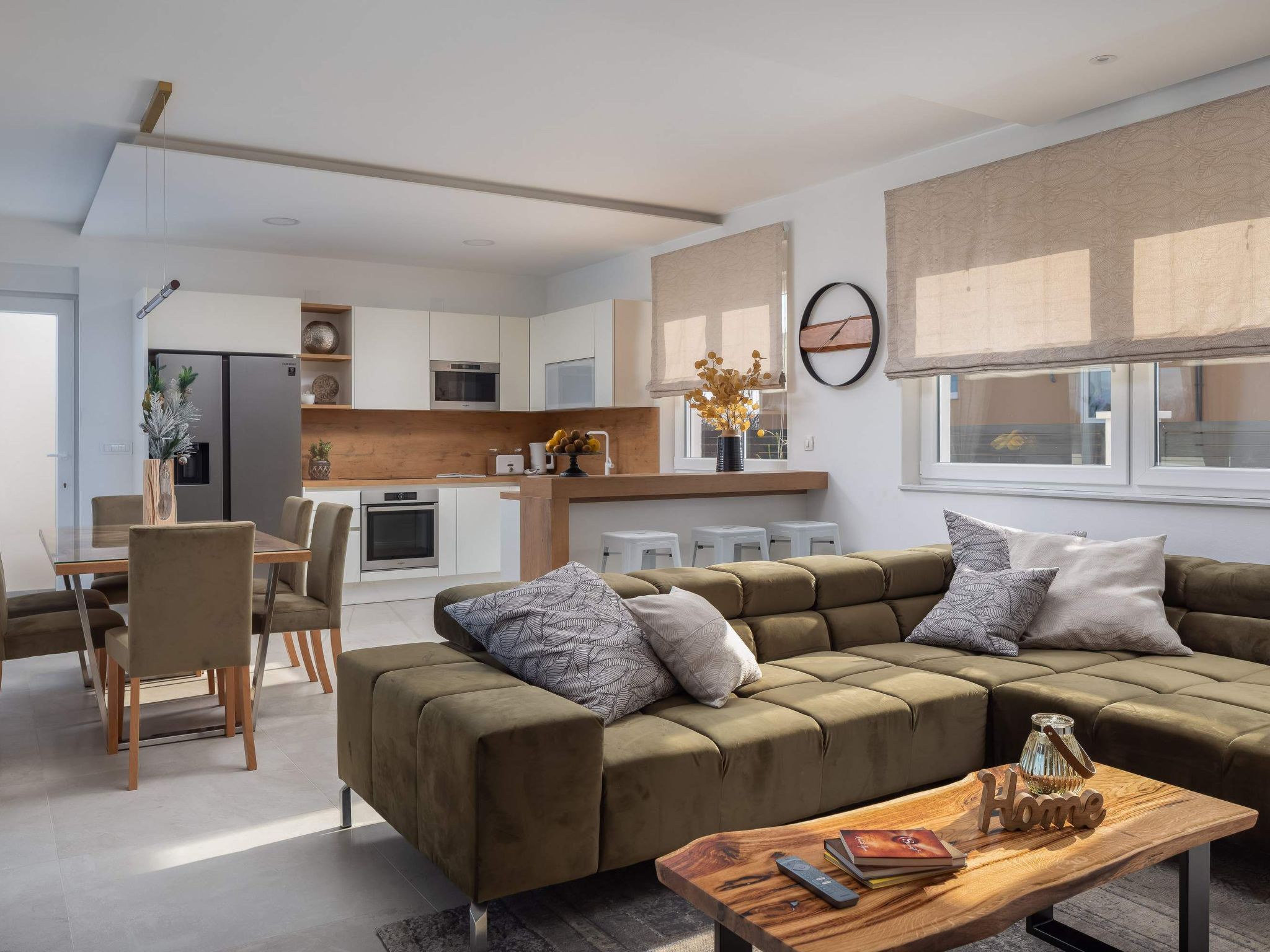 Villa in Strandnähe, Pool, Kinderspielplatz-Image-tags.info