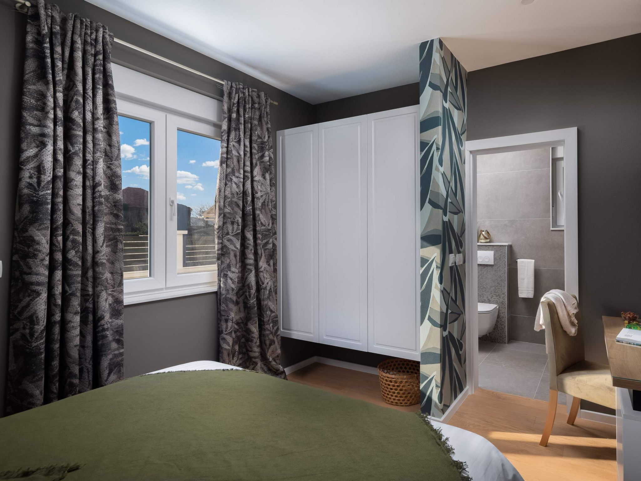 Villa in Strandnähe, Pool, Kinderspielplatz-Image-tags.info